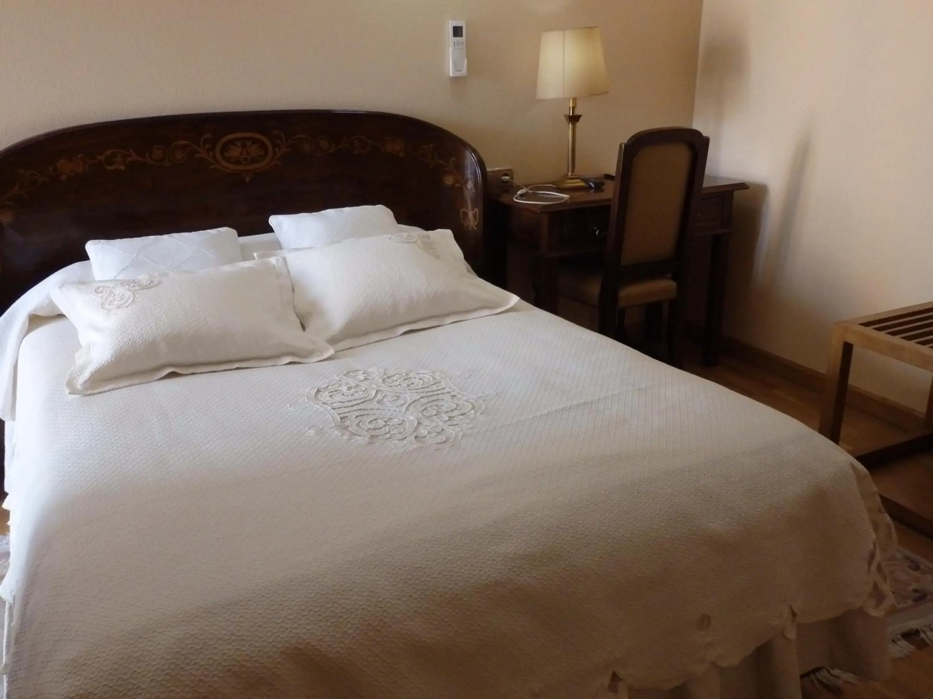 Bed in Hotel Aranda