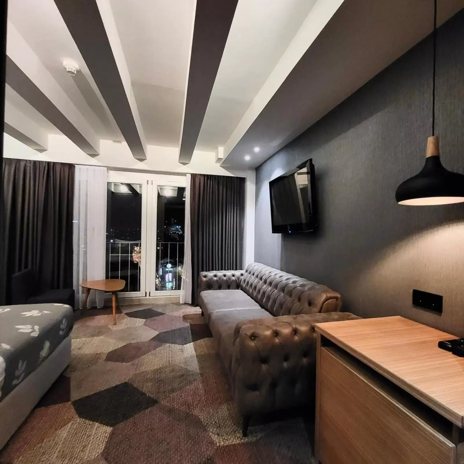 Photo of the whole room in Hotel City View Deluxe Photo of the whole room in Hotel City View Deluxe