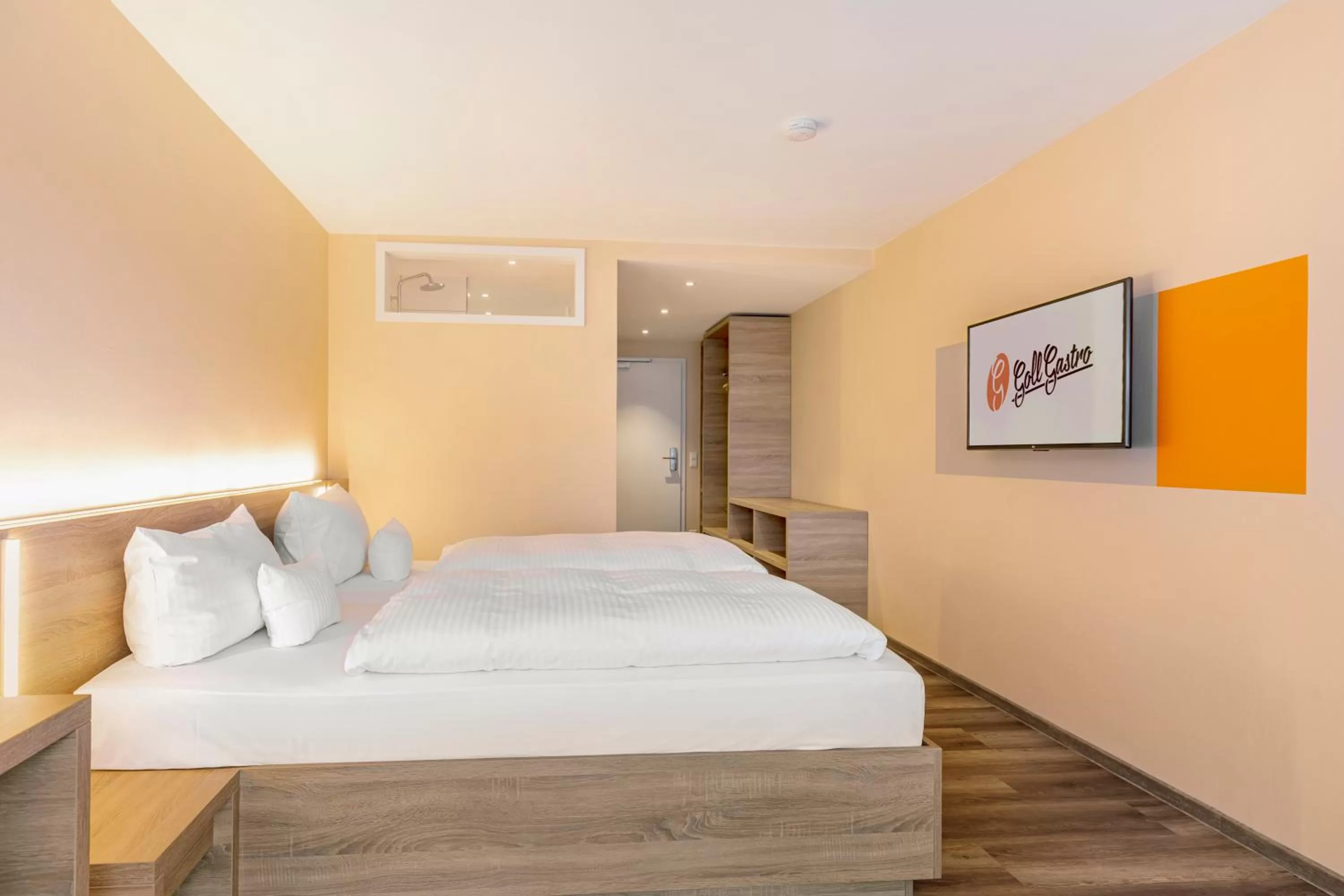 Bed in Hotel Goll Pforzheim-Niefern