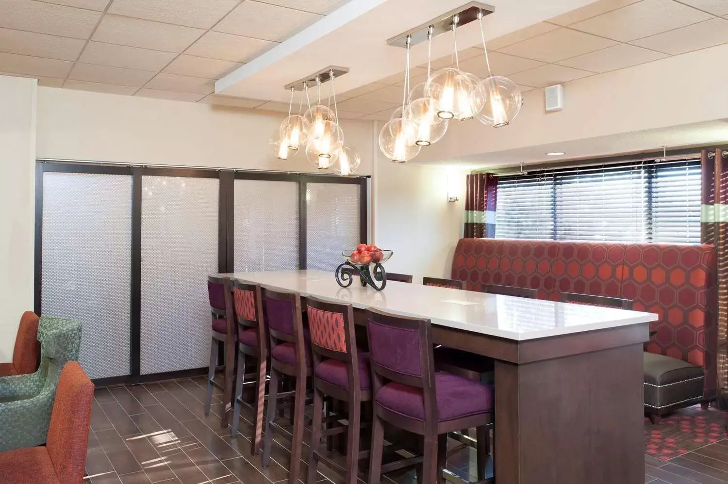 Dining area in SureStay Plus Hotel by Best Western Stevensville St Joseph