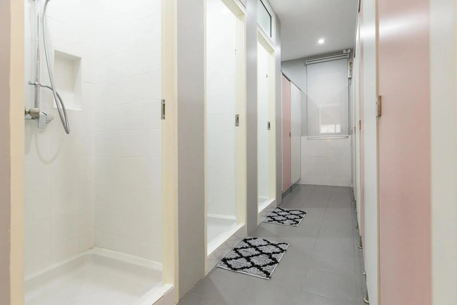 Shower in Siam Stadium Hostel