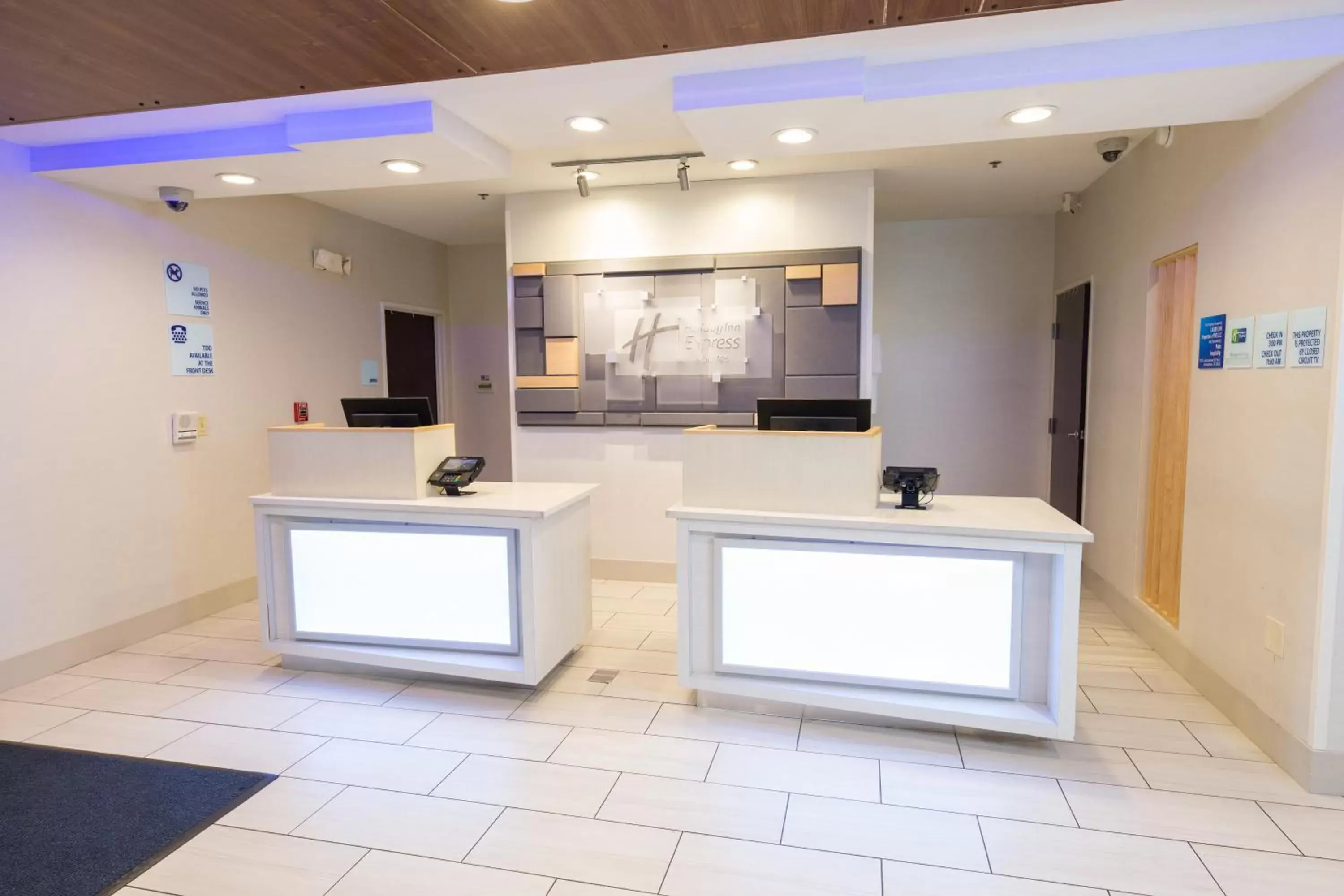 Property building, Lobby/Reception in Holiday Inn Express Hotel & Suites Clinton, an IHG Hotel