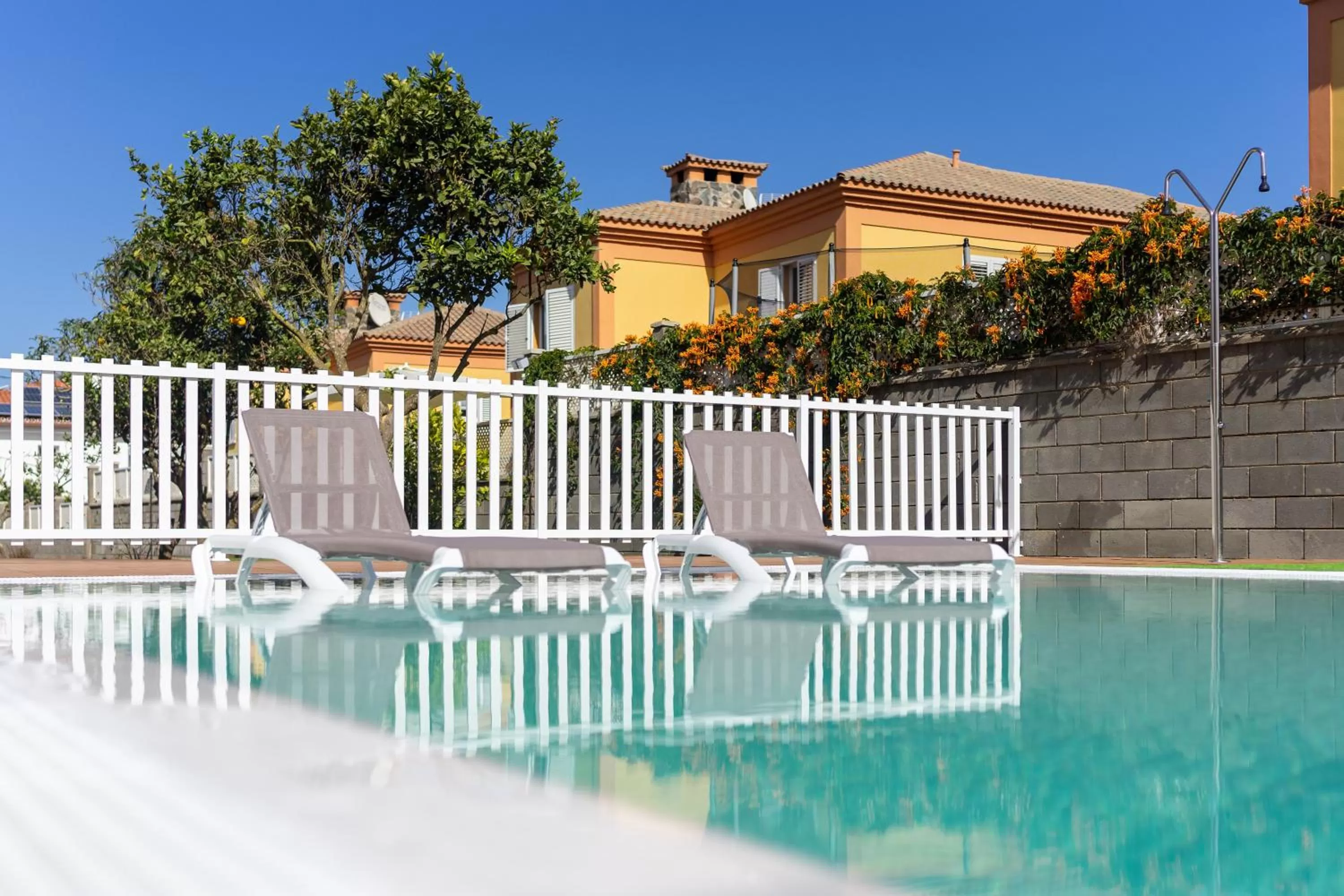 Swimming pool in Albor Suites