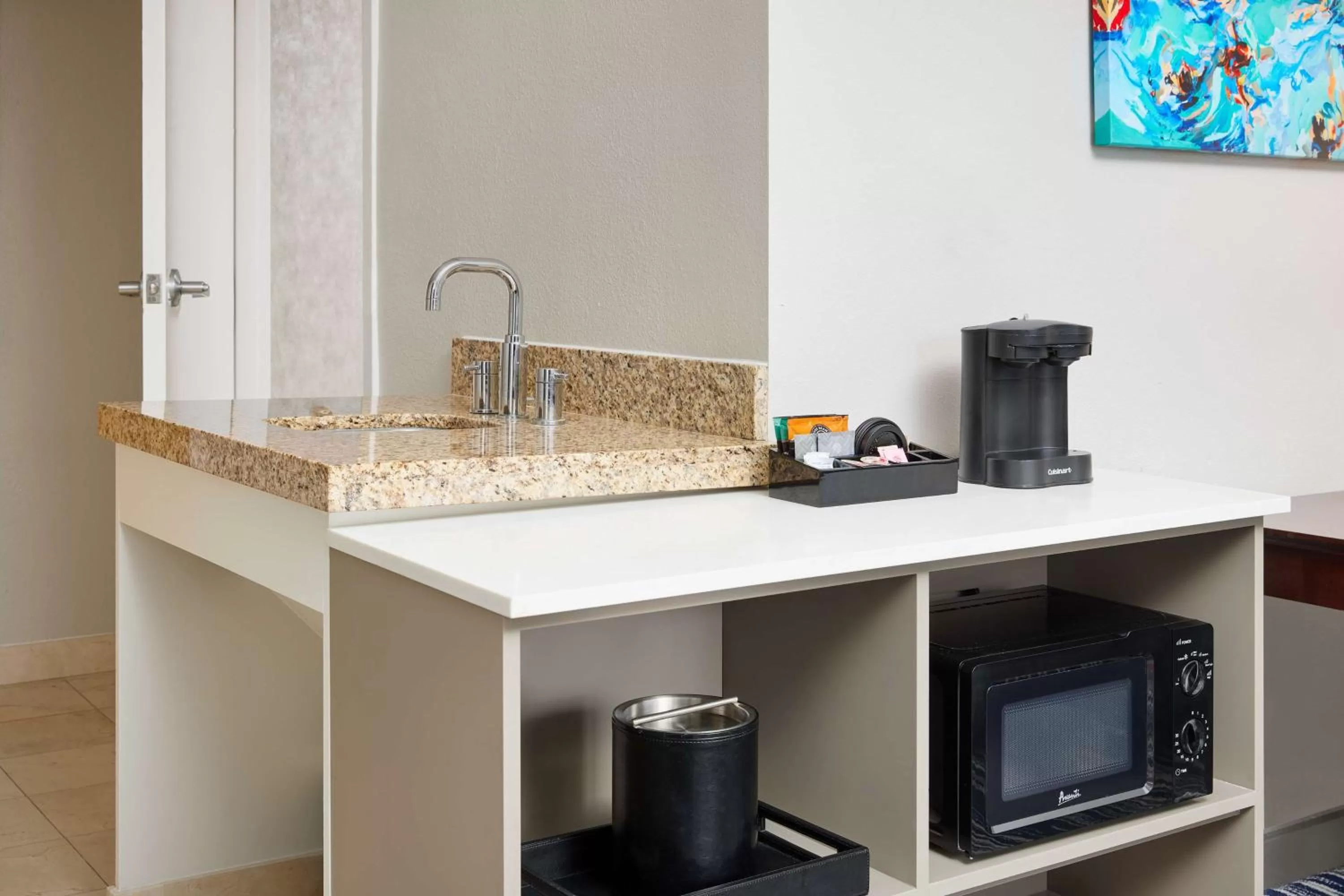 Photo of the whole room in Embassy Suites by Hilton West Palm Beach Central