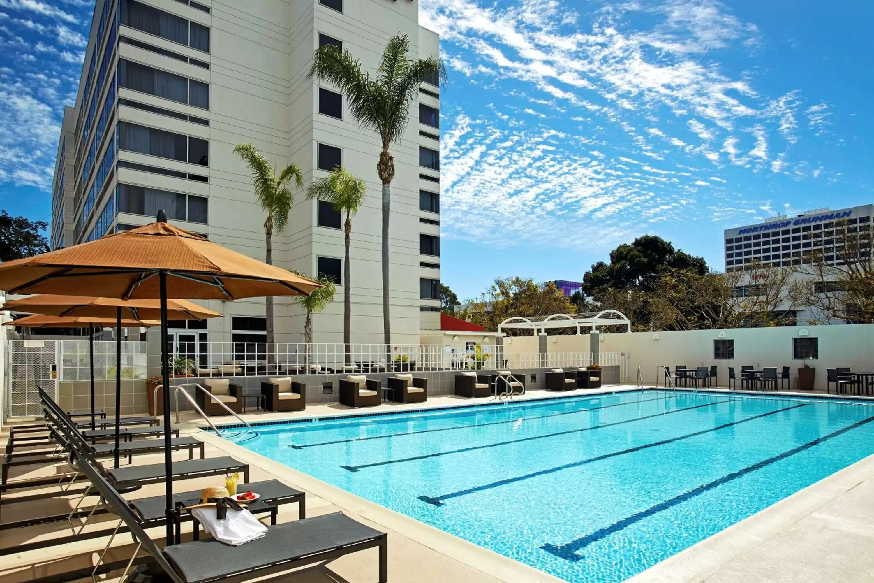 Pool view, Swimming Pool in DoubleTree by Hilton LAX - El Segundo