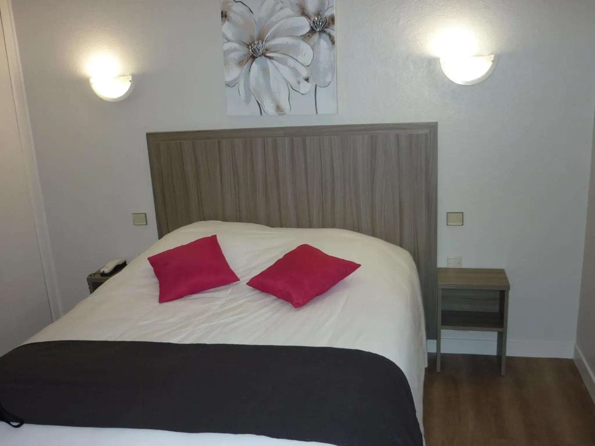 Photo of the whole room, Bed in Logis Aurea Hotel