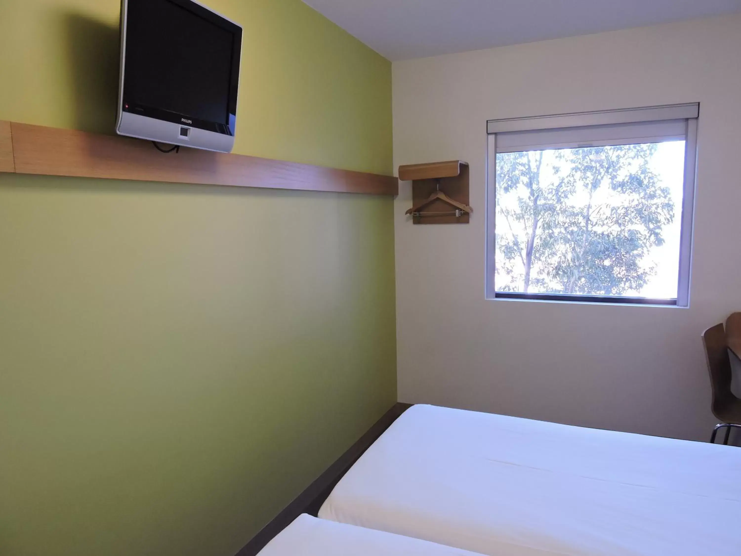 Bed, TV/Entertainment Center in ibis Budget Sydney Olympic Park