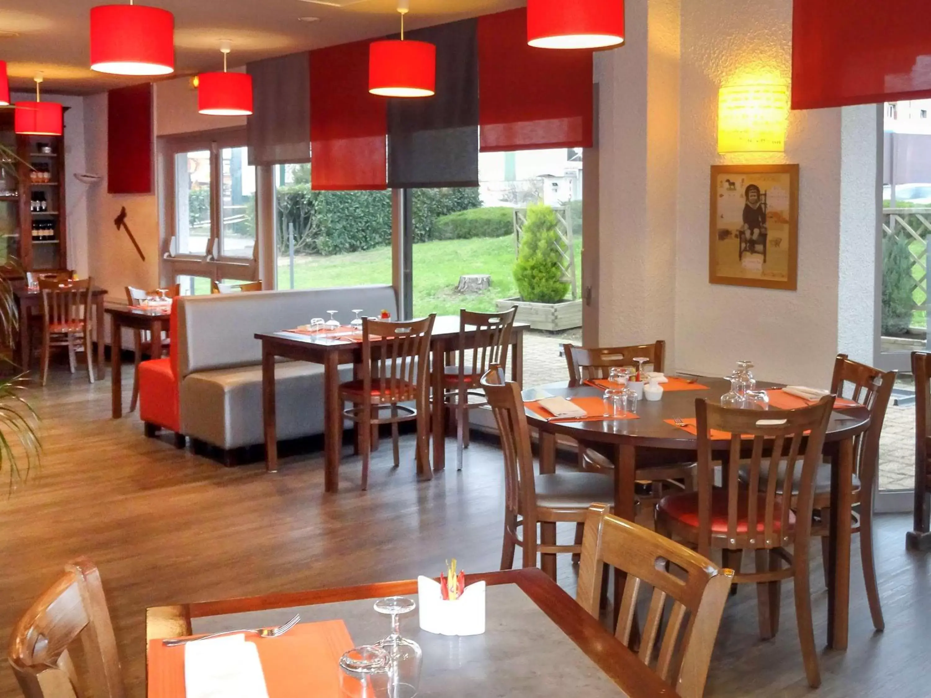 Restaurant/Places to Eat in ibis Moulins