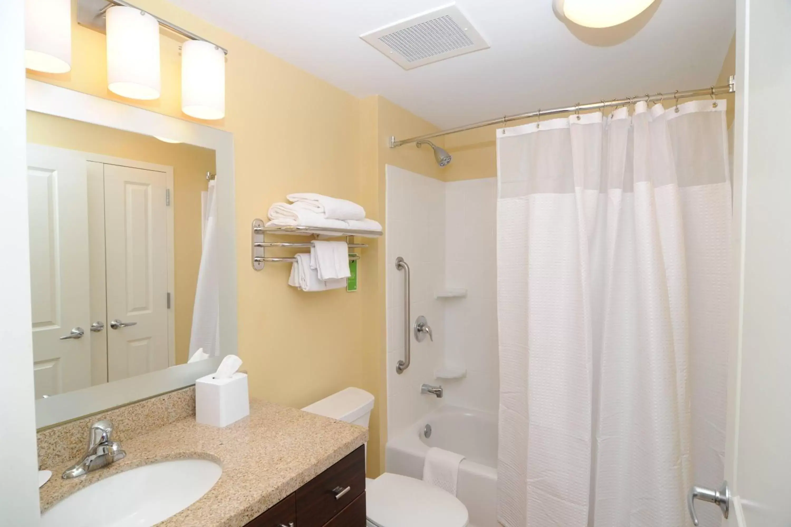 Bathroom in TownePlace Suites by Marriott Billings