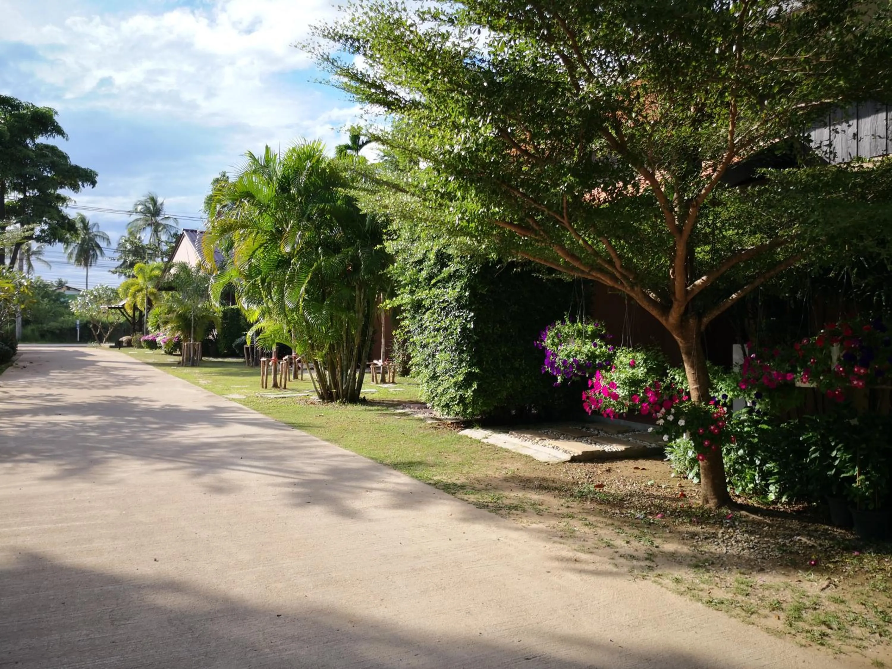 Baan Suan Rim Klong Resort