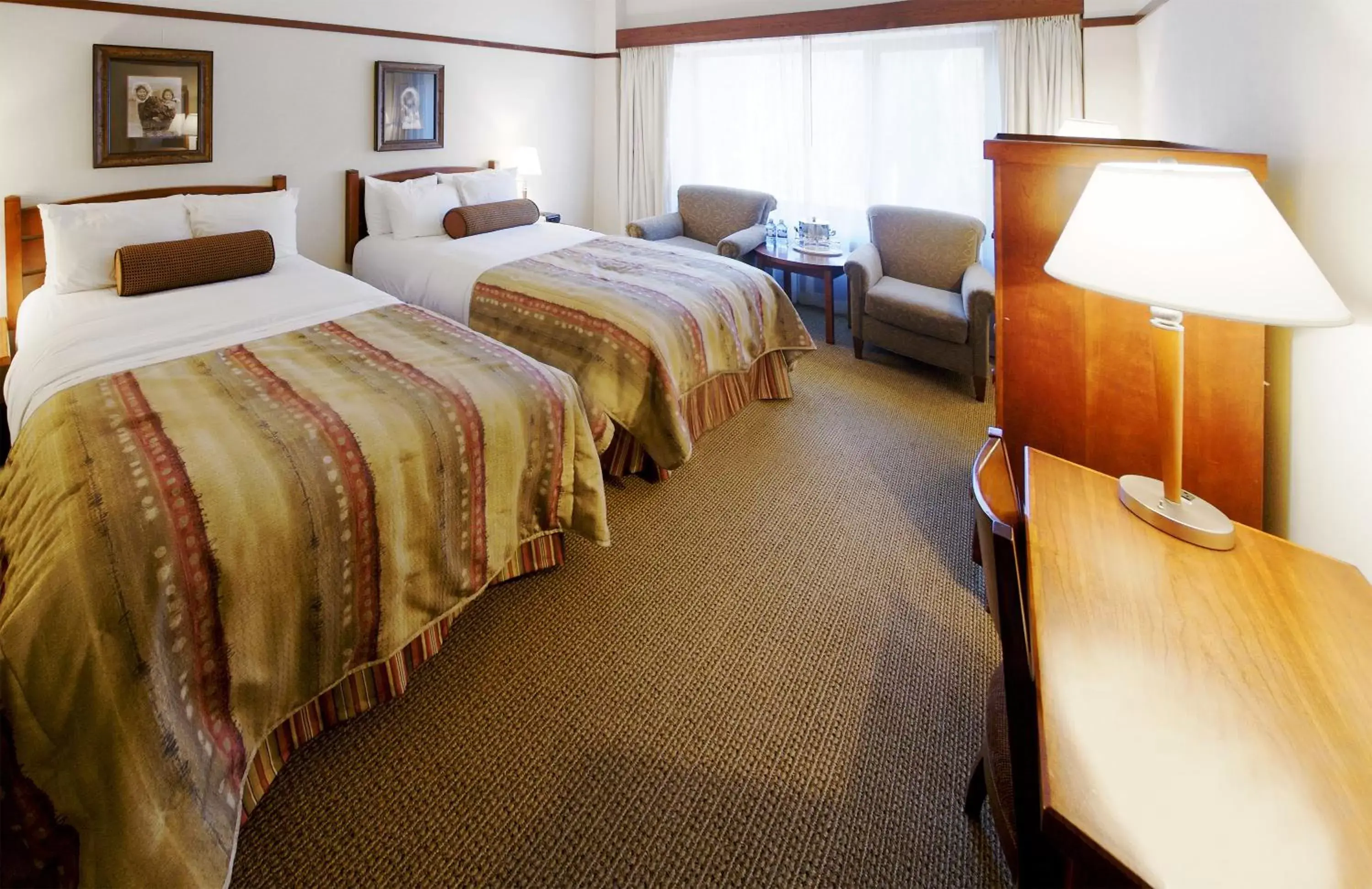 Photo of the whole room, Bed in Alyeska Resort