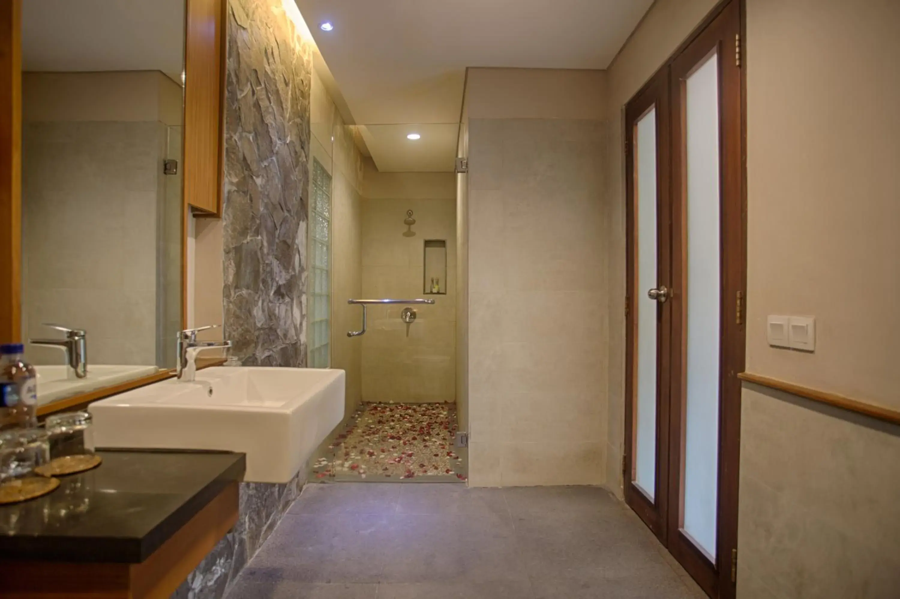 Bathroom in Anahata Villas and Spa Resort