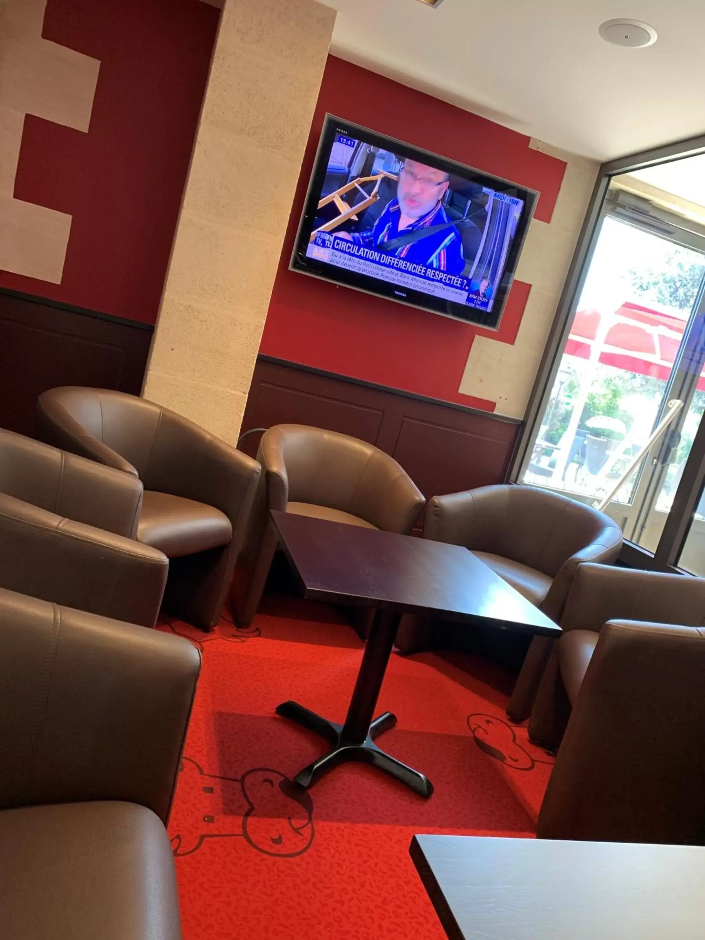 Living room, Seating Area in ibis Bordeaux Saint Emilion