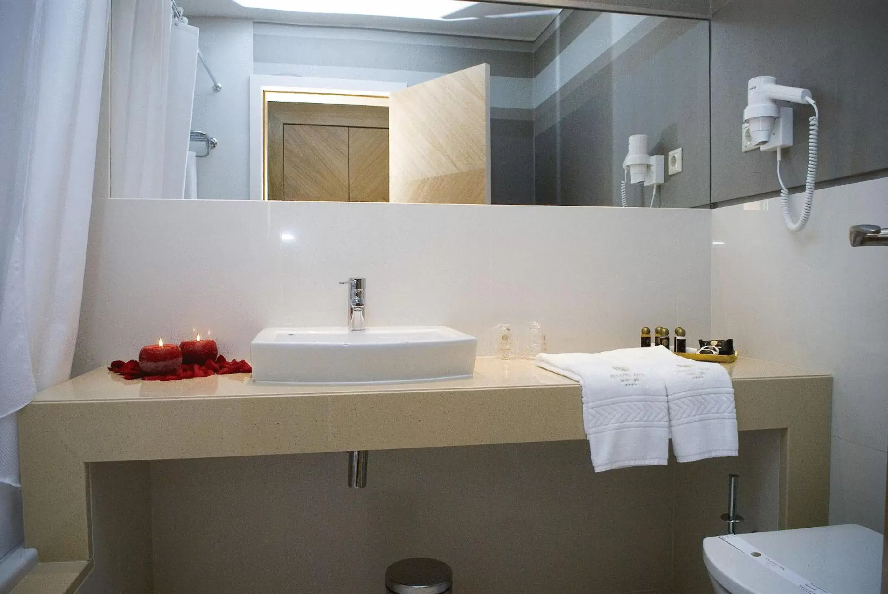 Shower, Bathroom in Penafiel Park Hotel & Spa