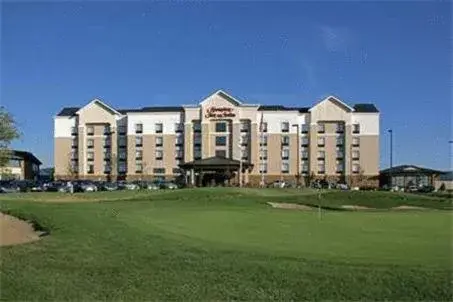 Property Building in Hampton Inn & Suites Blairsville