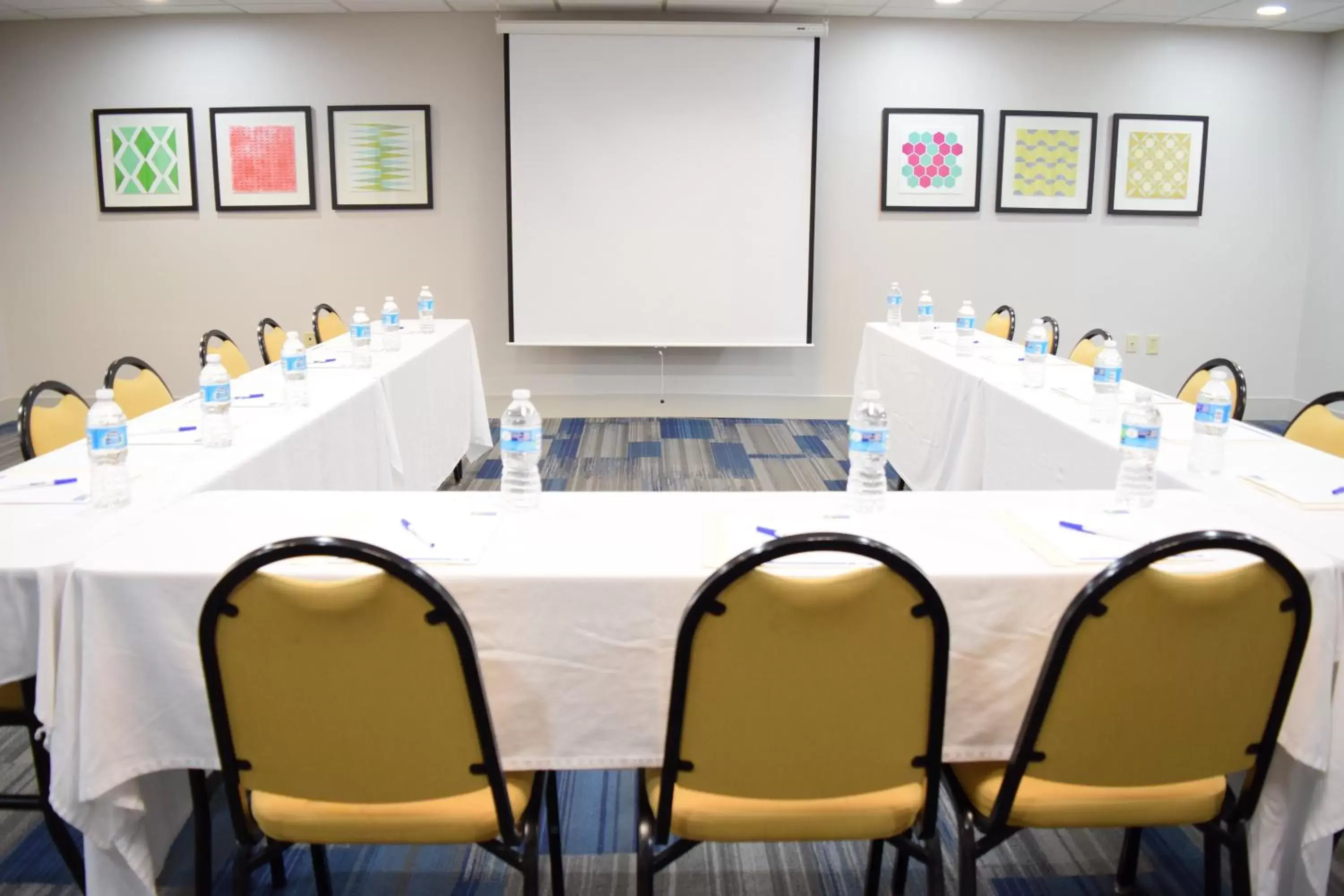 Meeting/conference room in Holiday Inn Express & Suites Pensacola West I-10, an IHG Hotel