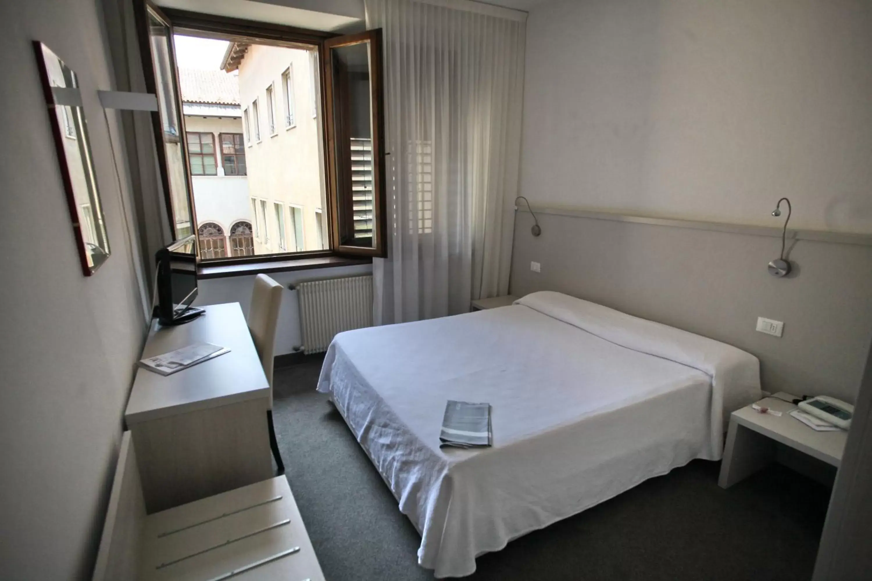 Photo of the whole room, Bed in Albergo Accademia