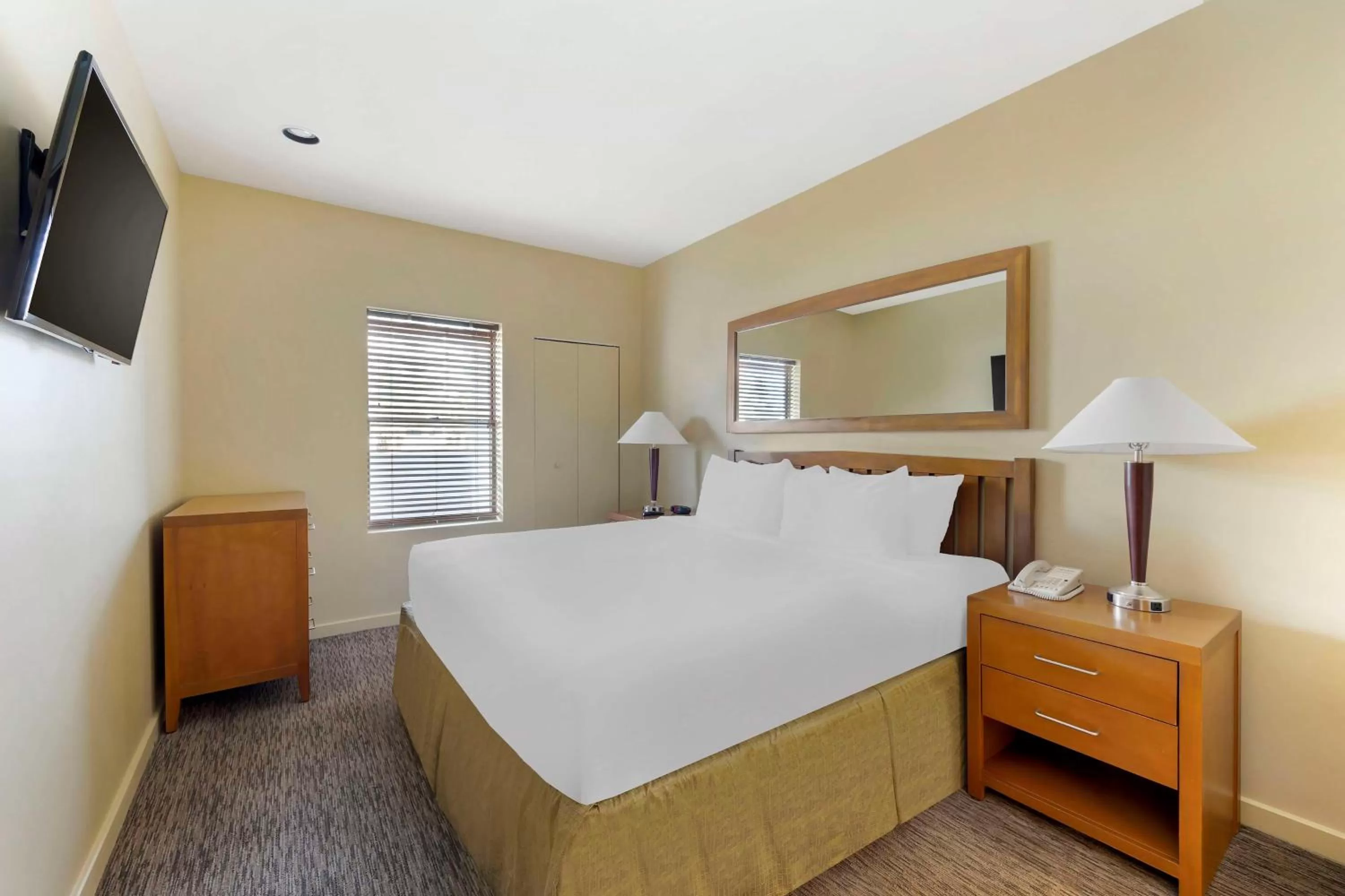 ​ 1 BEDROOM 1 KING SUITE WITH ROLL IN SHOWER in Hilton Vacation Club Cancun Resort Las Vegas