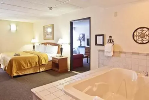 Photo of the whole room, Bed in Quality Inn Chillicothe Photo of the whole room, Bed in Quality Inn Chillicothe