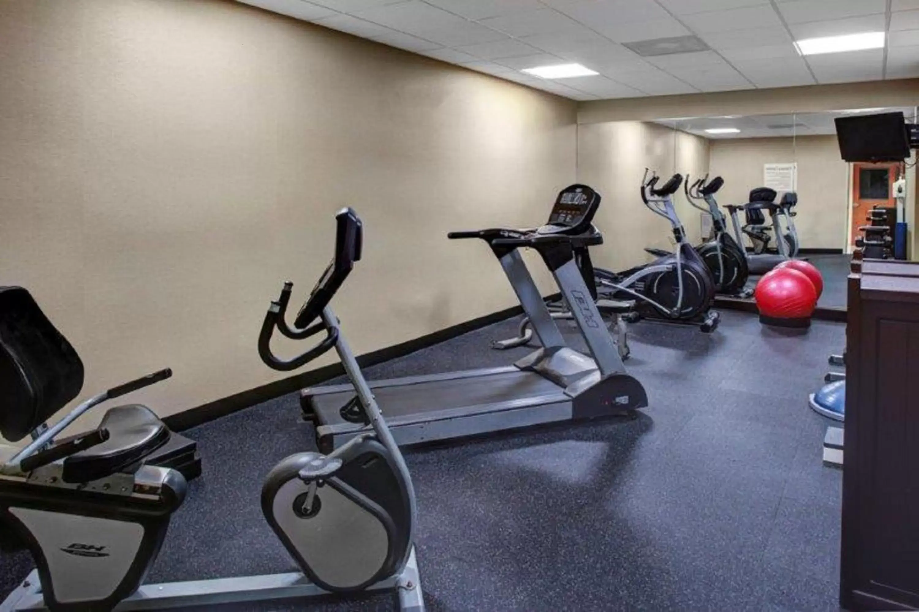 Fitness centre/facilities, Fitness Center/Facilities in Holiday Inn Express Ashland, an IHG Hotel