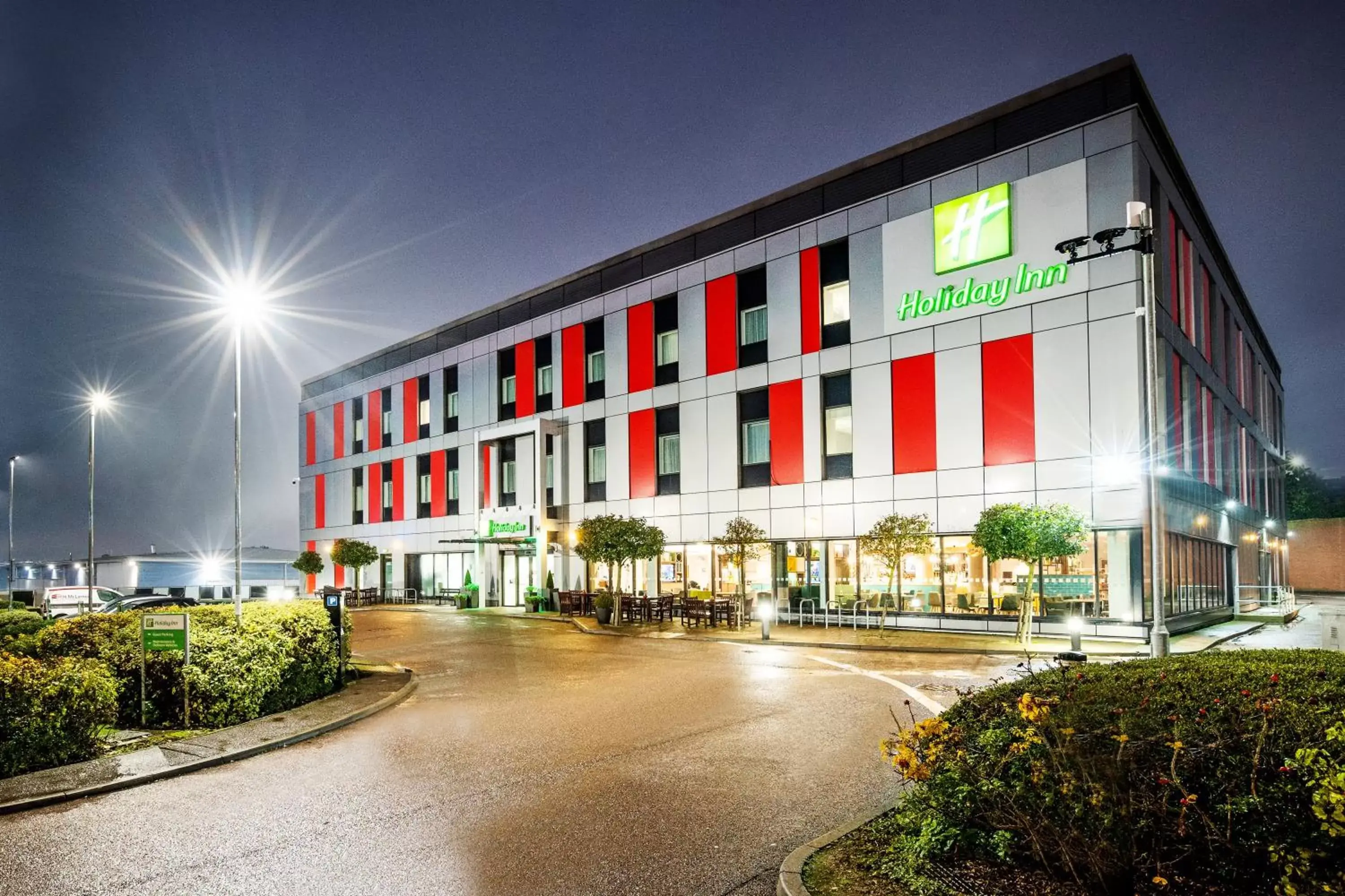 Property Building in Holiday Inn London Luton Airport, an IHG Hotel