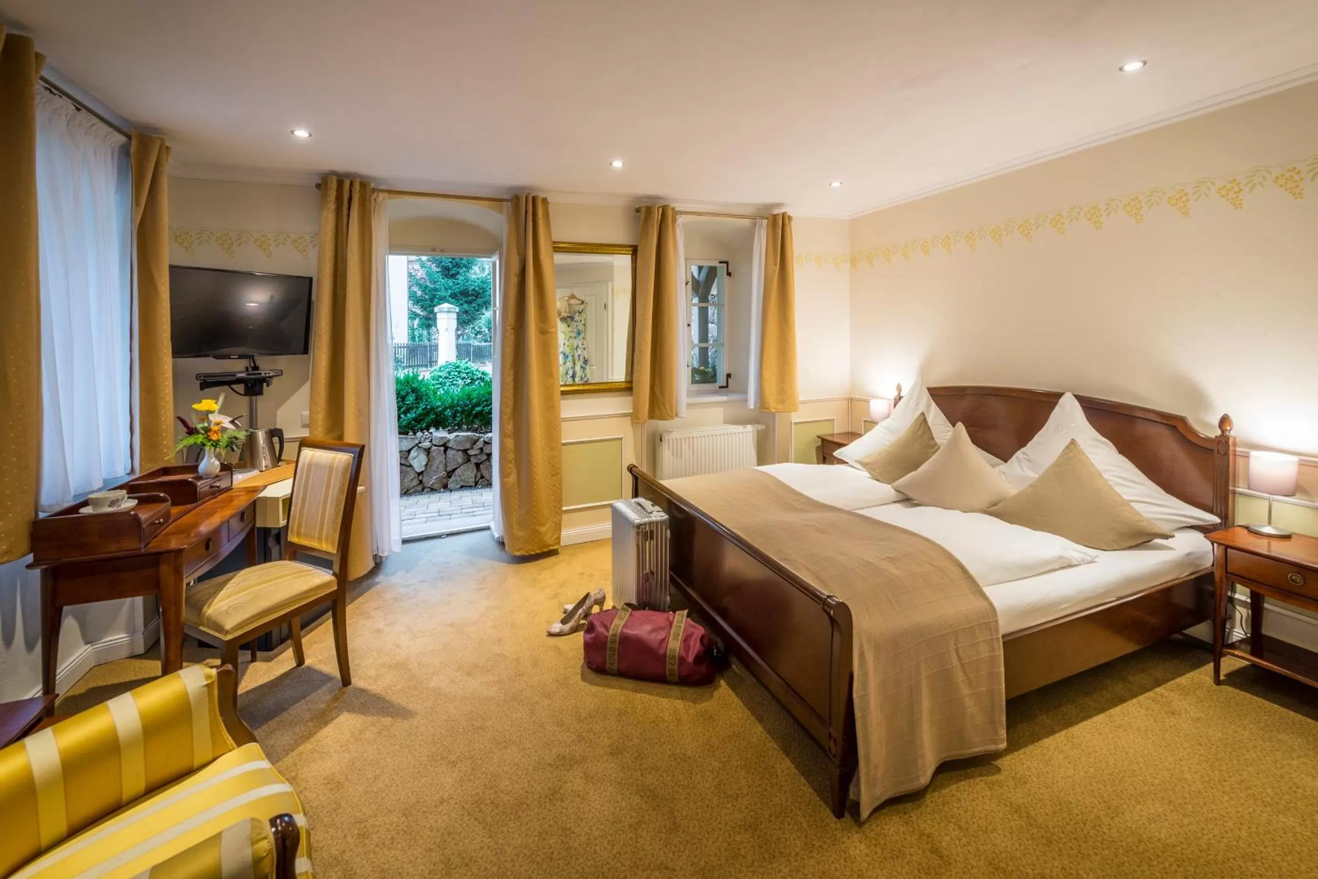 Photo of the whole room, Bed in Hotel Wellness Goldenes Fass Meißen