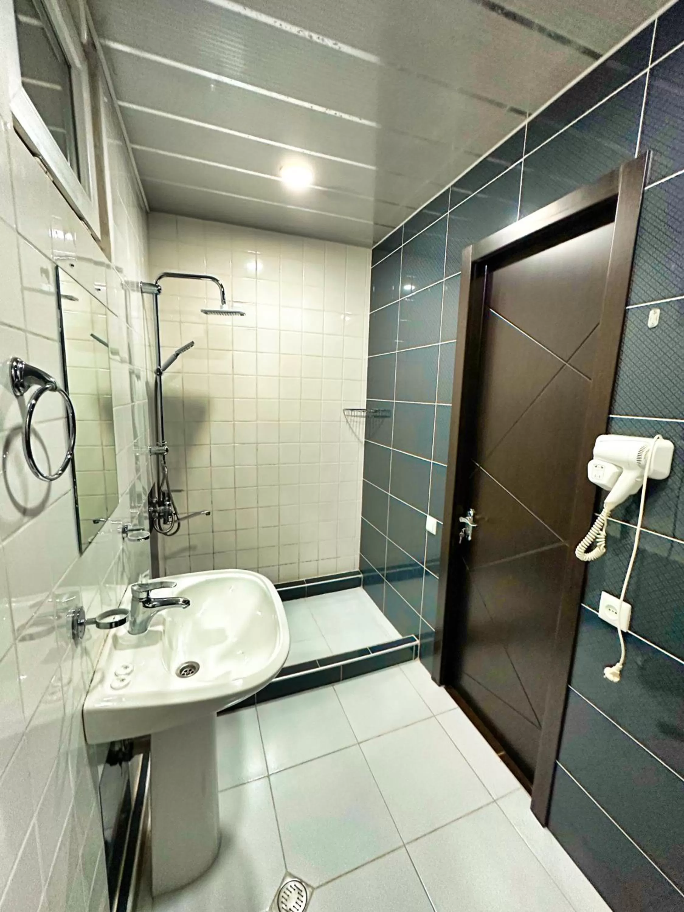 Bathroom in Metekhi View Hotel