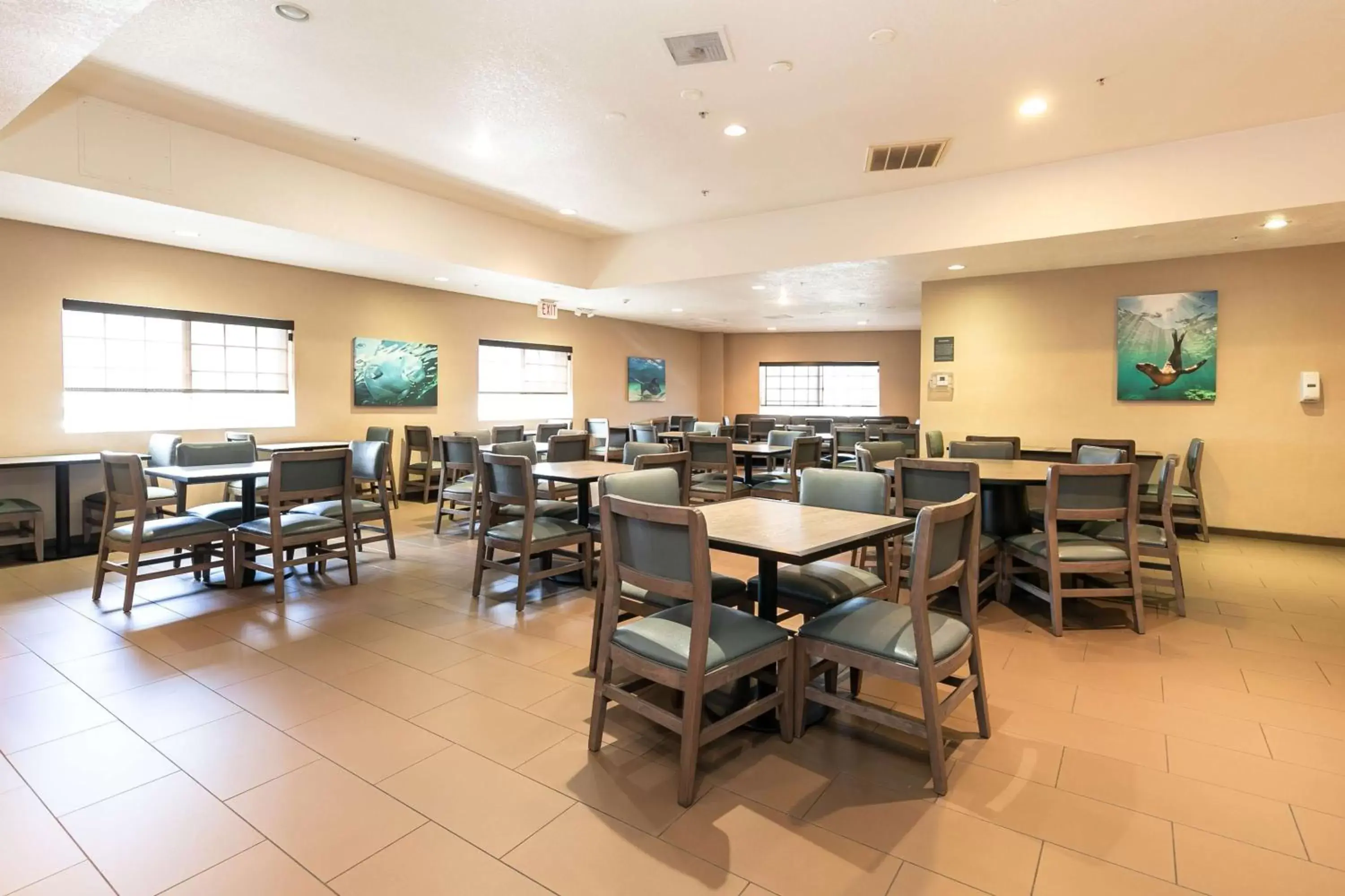 Breakfast, Restaurant/Places to Eat in Best Western Inn & Suites San Diego Zoo -SeaWorld Area