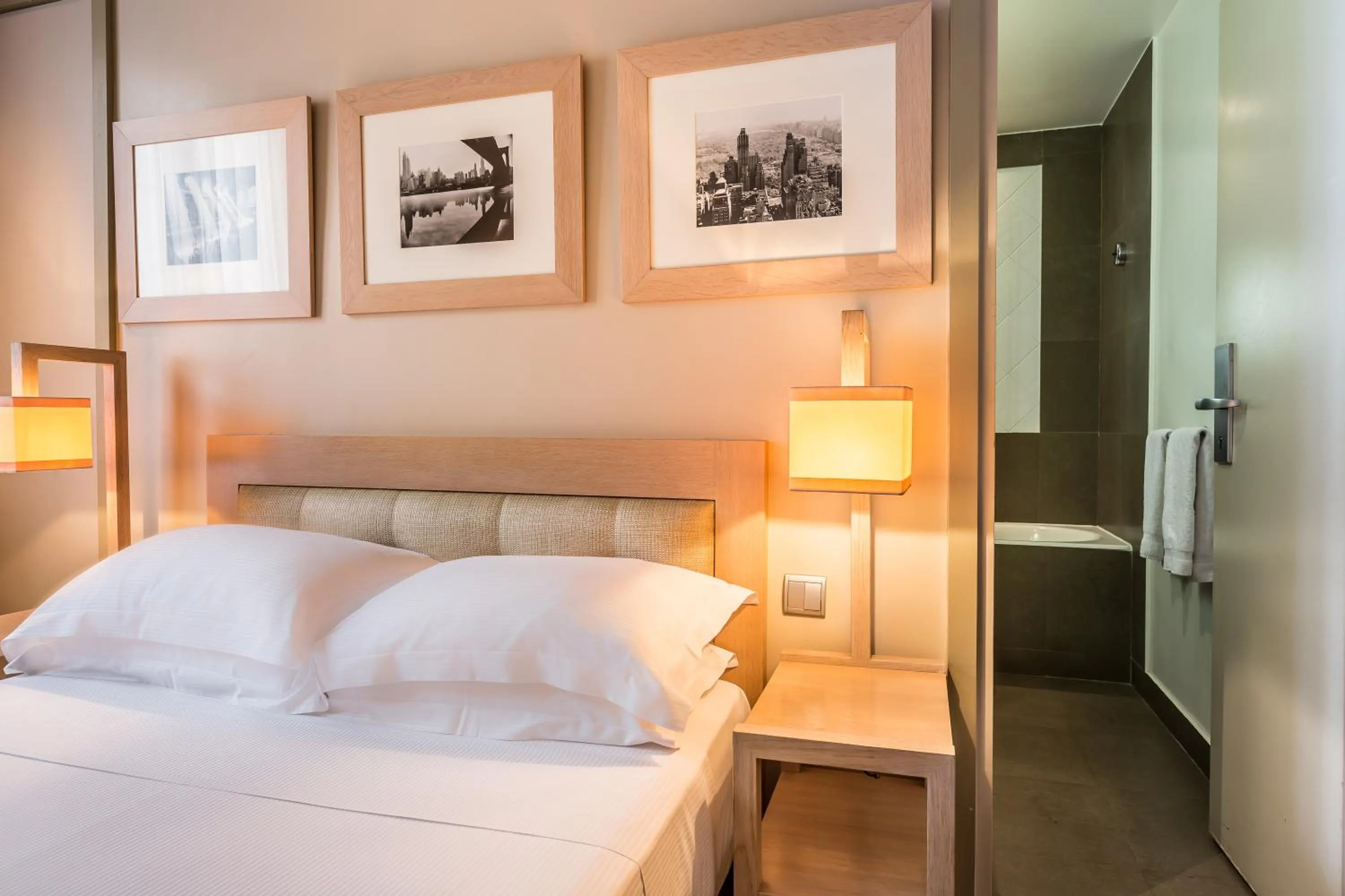 Bed in Hotel Duret Paris Champs Elysées