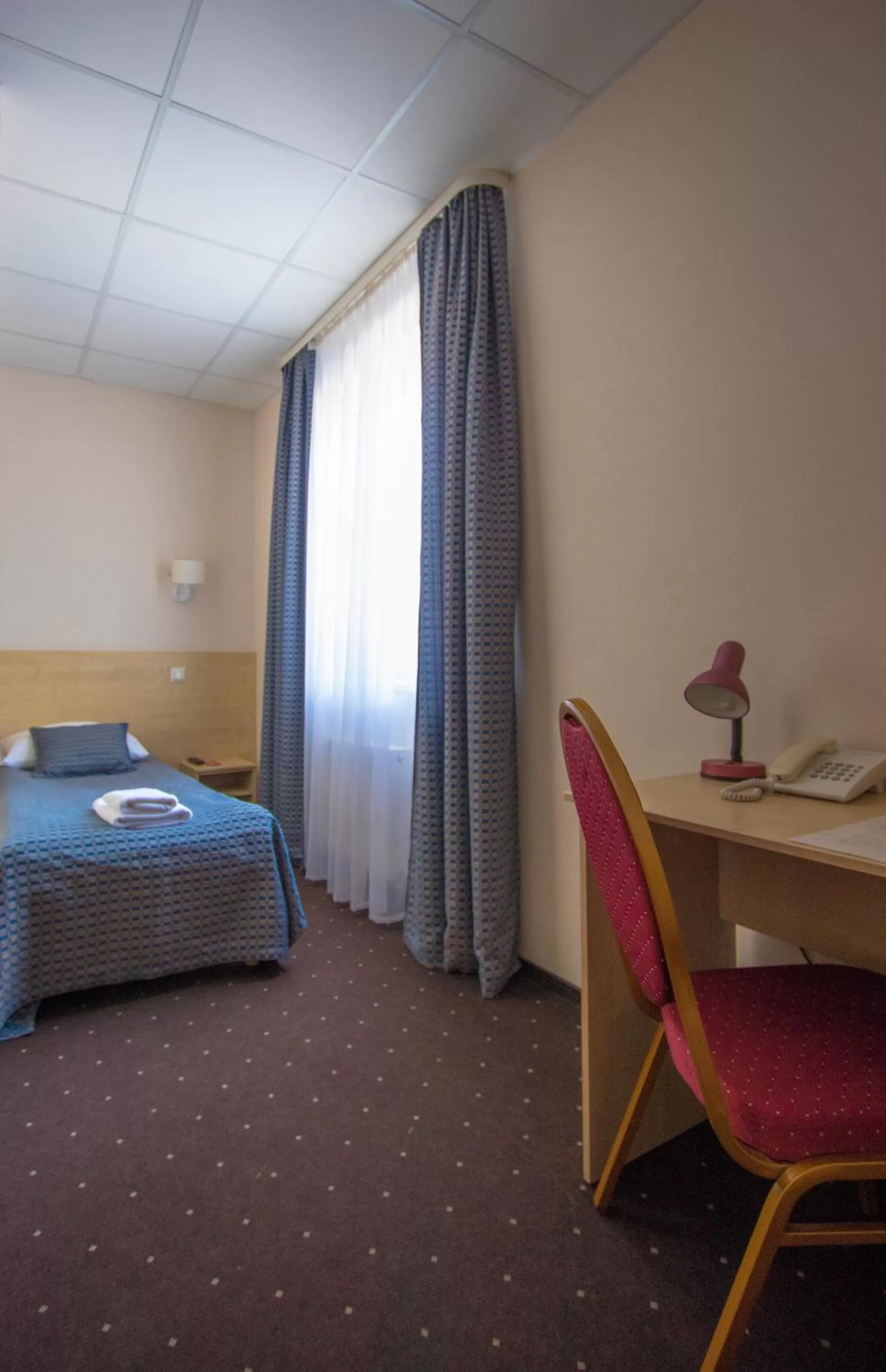 Photo of the whole room, Bed in Hotel BEST with FREE PARKING