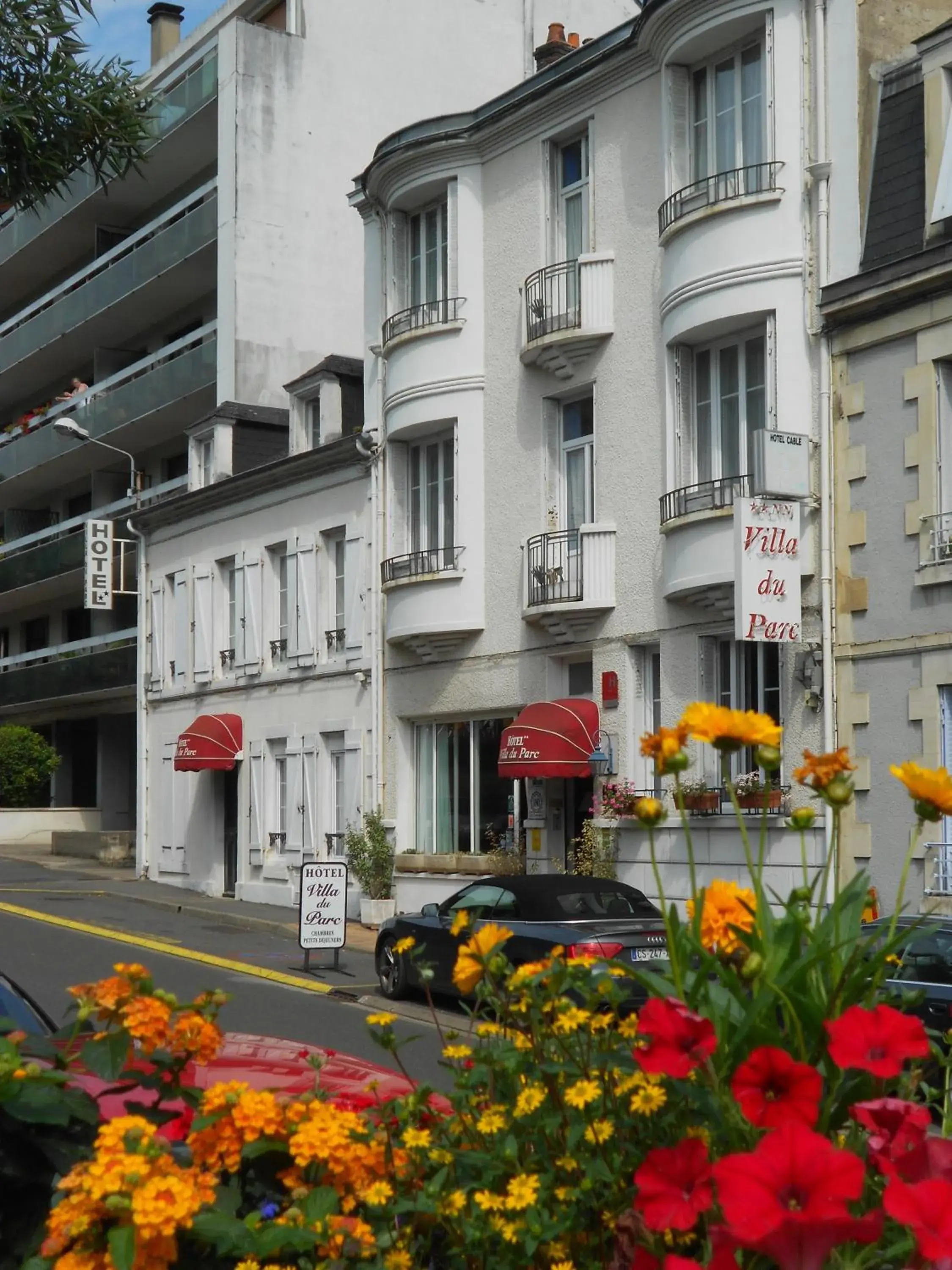 Facade/entrance, Property Building in Hôtel Villa Du Parc