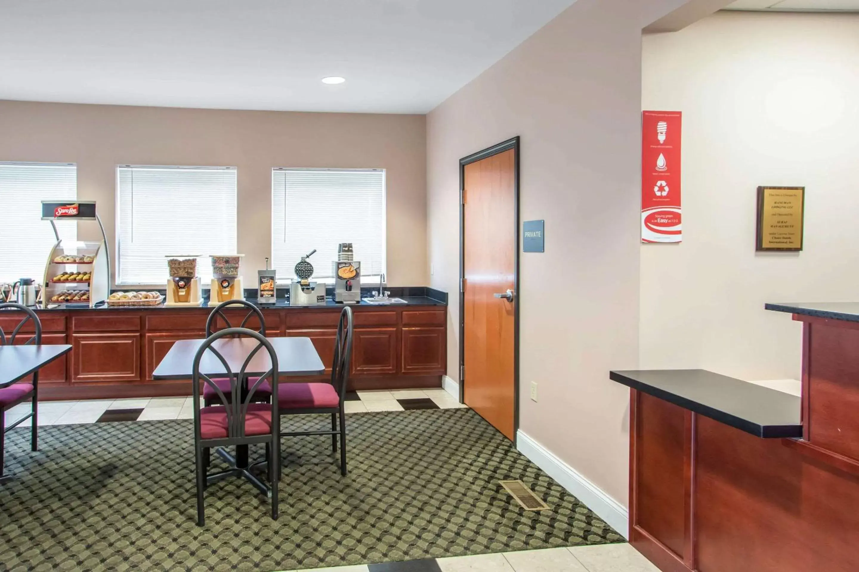 Lobby or reception, Restaurant/Places to Eat in Econo Lodge Harrisburg - Hershey