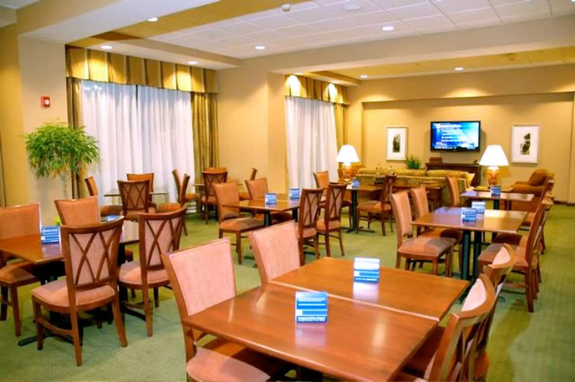 Lobby or reception, Restaurant/Places to Eat in Hampton Inn Calera