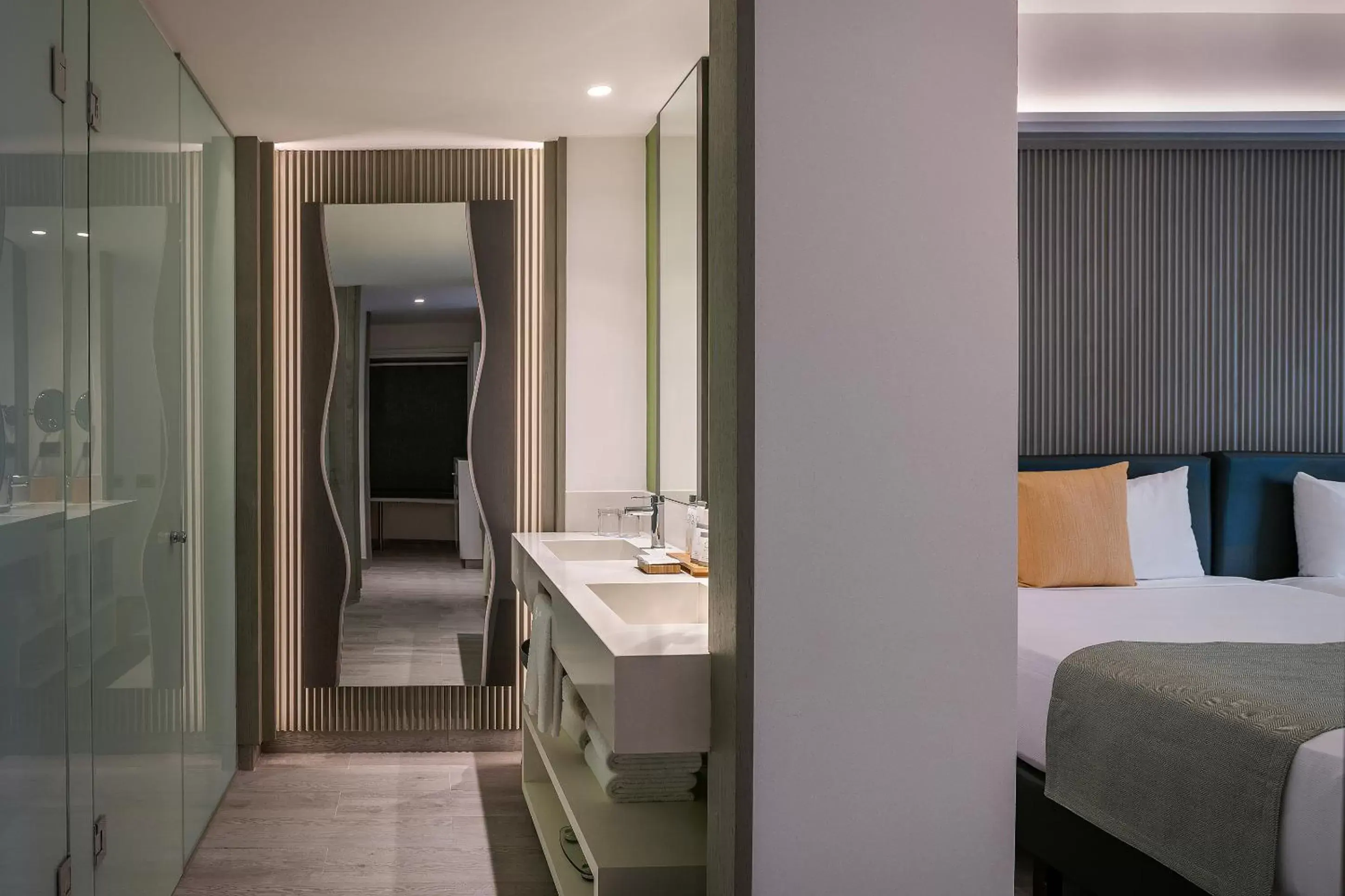 Bathroom, Bed in Catalonia Grand Costa Mujeres All Suites & Spa - All Inclusive