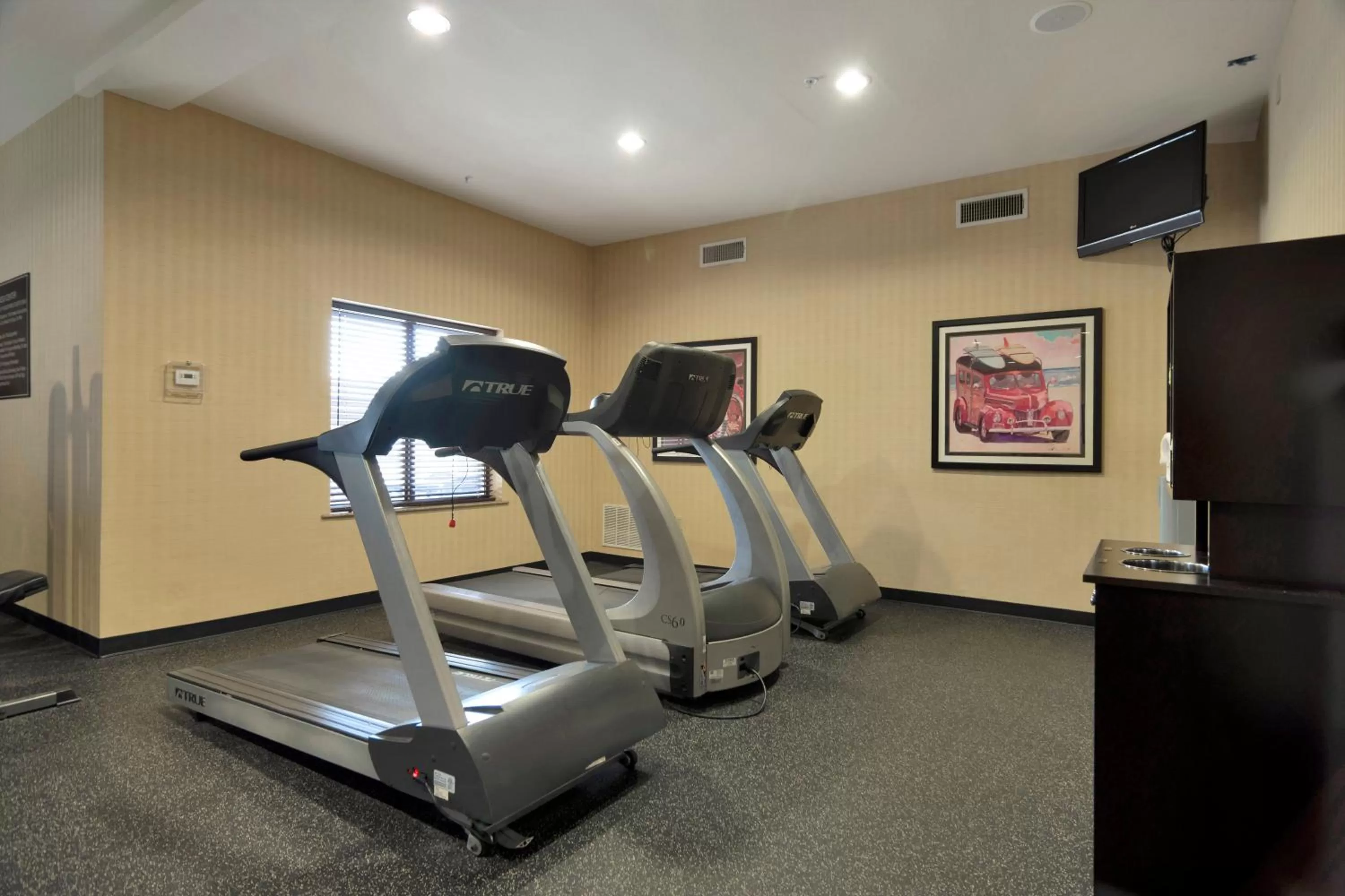 Fitness centre/facilities in Holiday Inn Express Hotel & Suites DFW West - Hurst by IHG