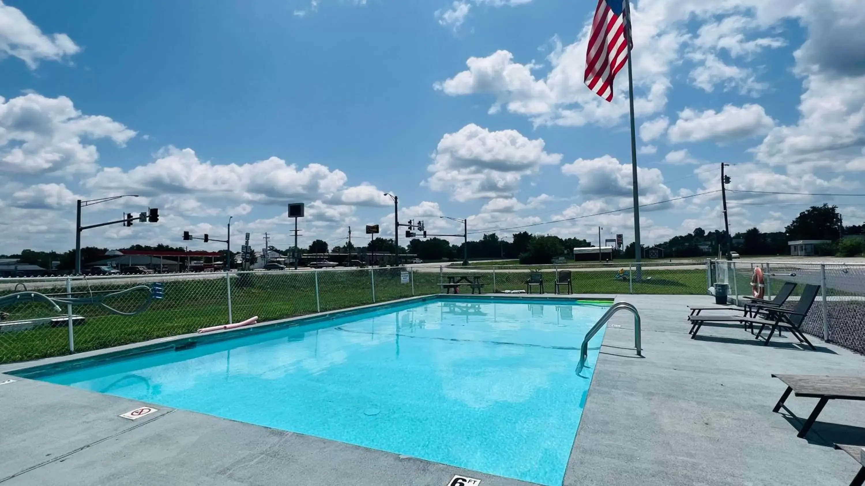 Pool view, Swimming Pool in Country Inn - Licking