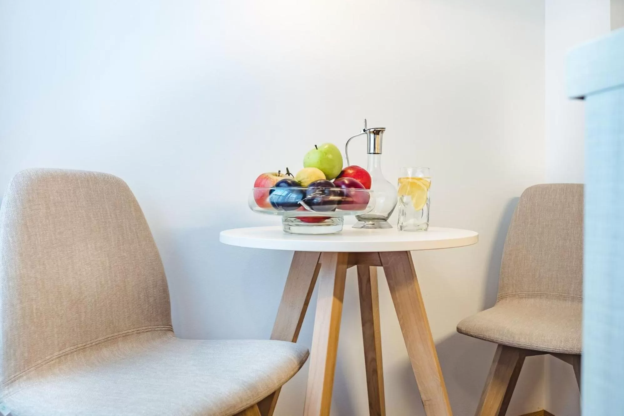 Seating area in Oliver Apartments | contactless check-in