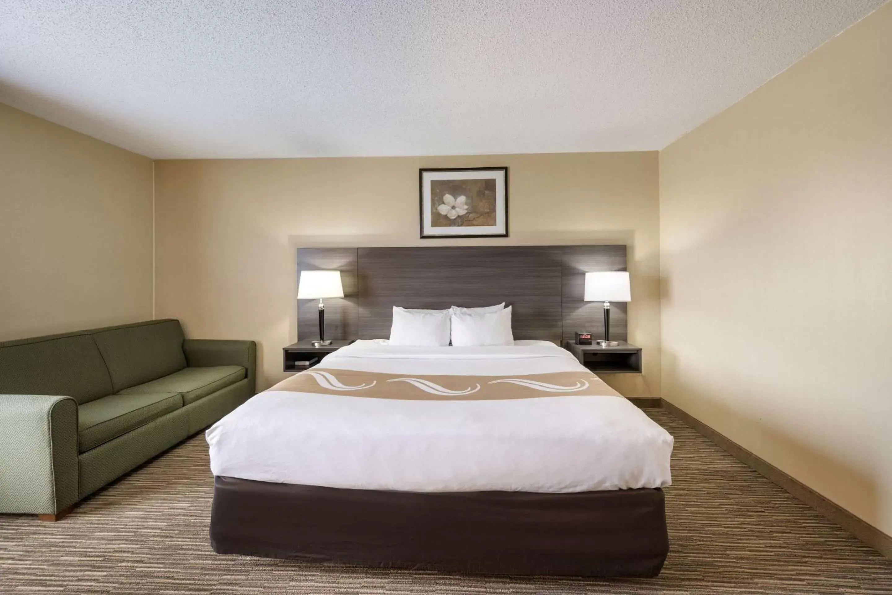 Bedroom, Bed in Quality Inn & Suites Fishkill South near I-84