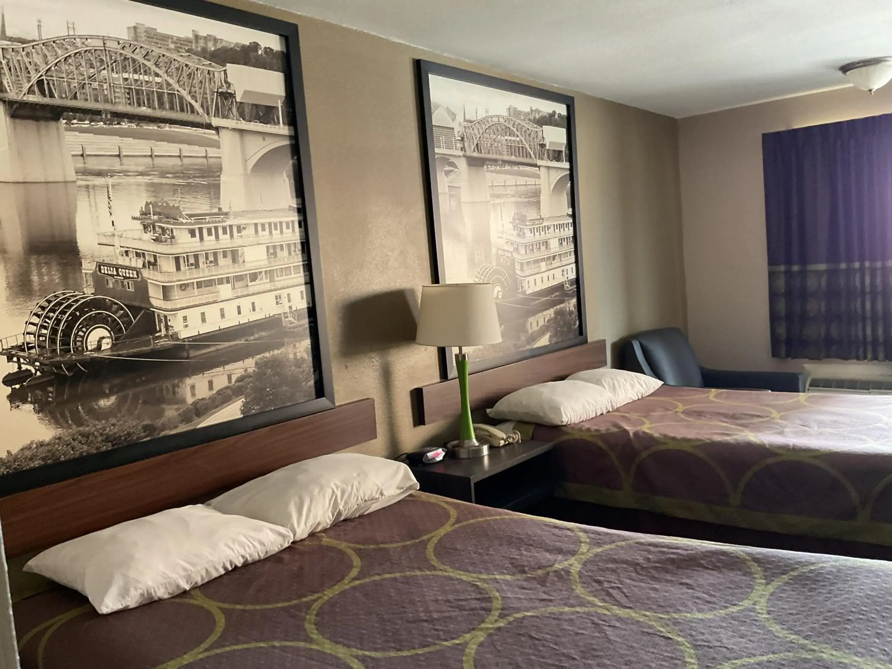 Bed in Super 8 by Wyndham Chattanooga/East Ridge