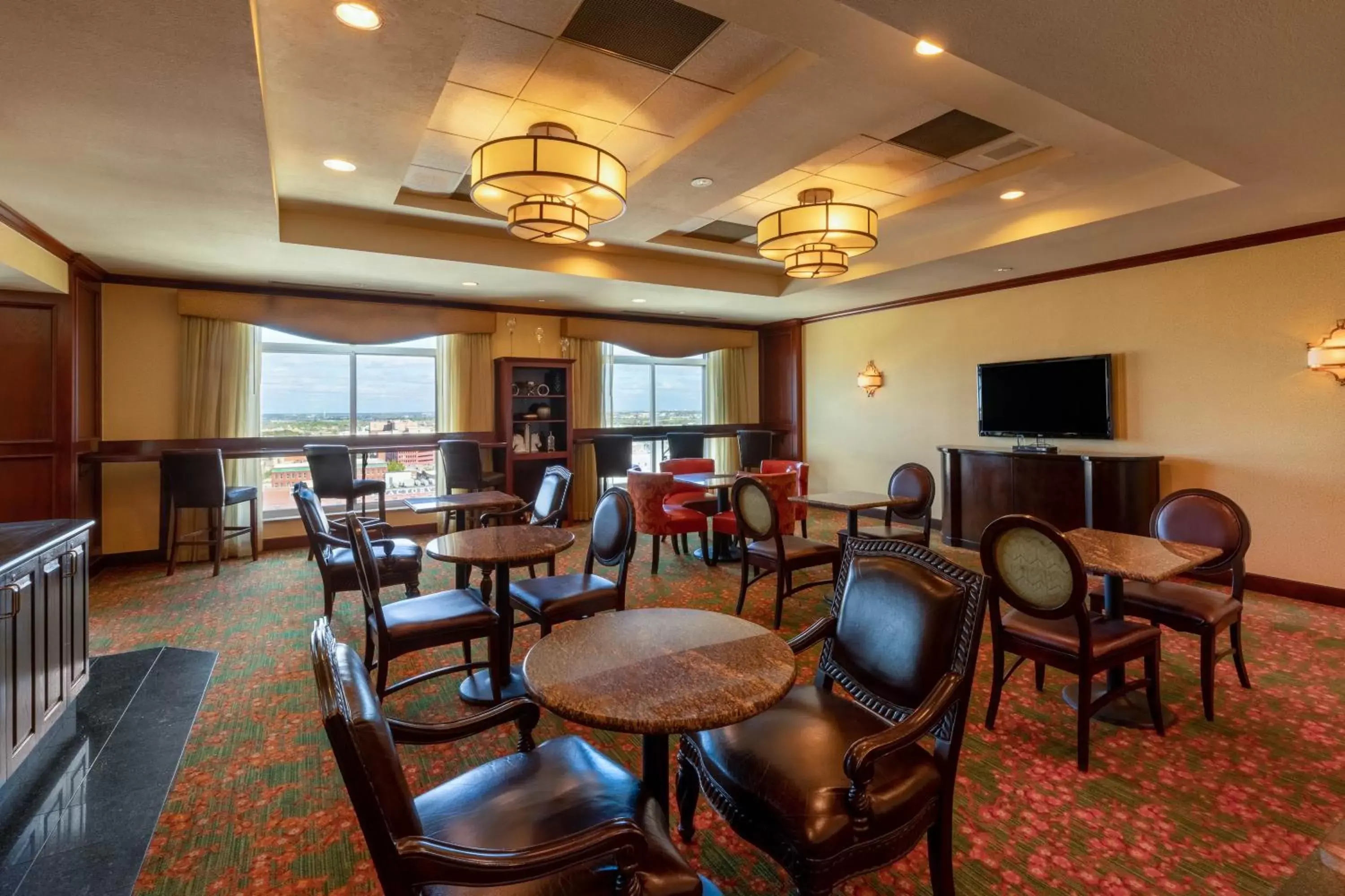 Lounge or bar, Restaurant/Places to Eat in Wyndham Grand Oklahoma City Downtown