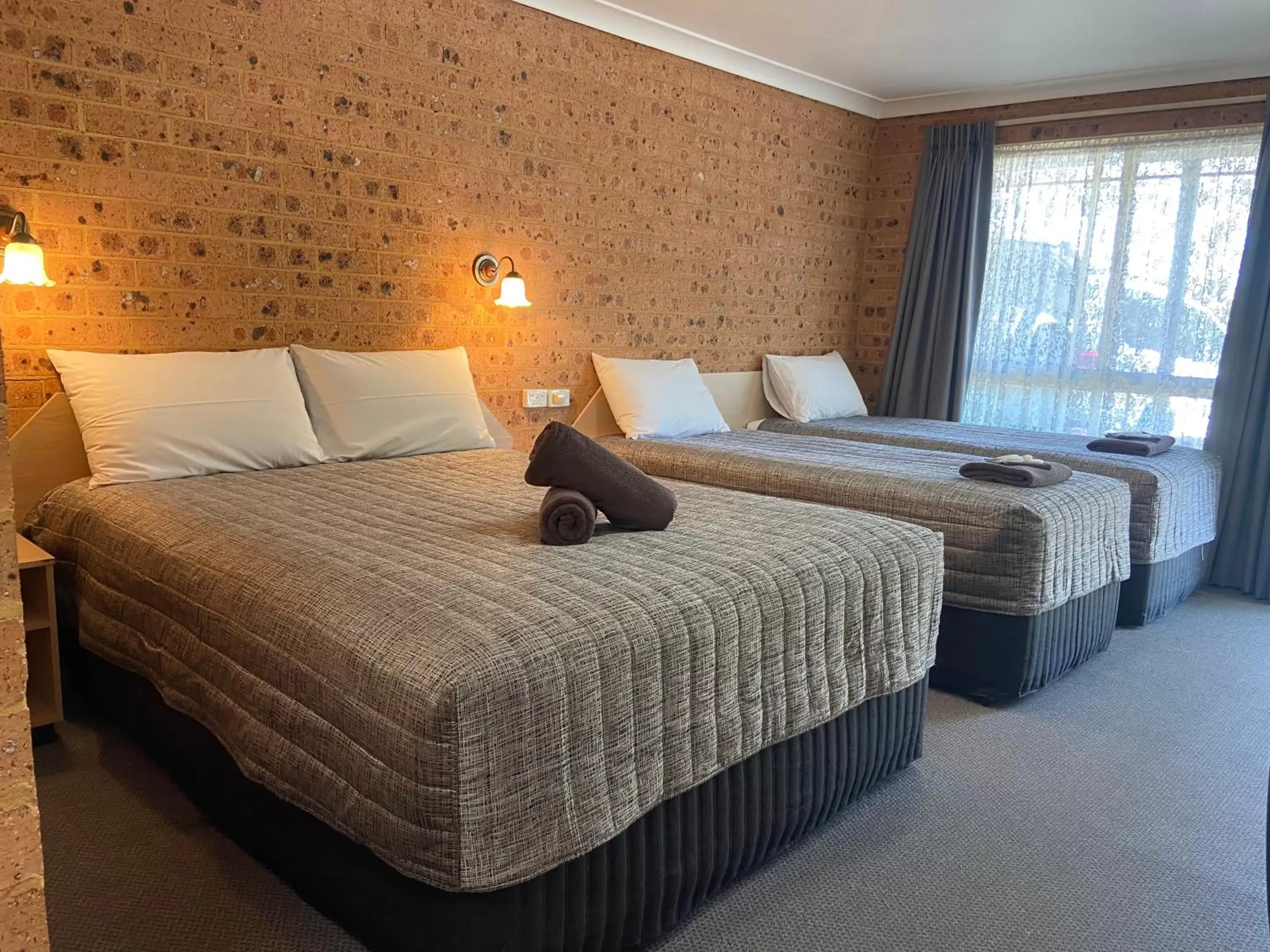 Bed in Aberdeen Motel