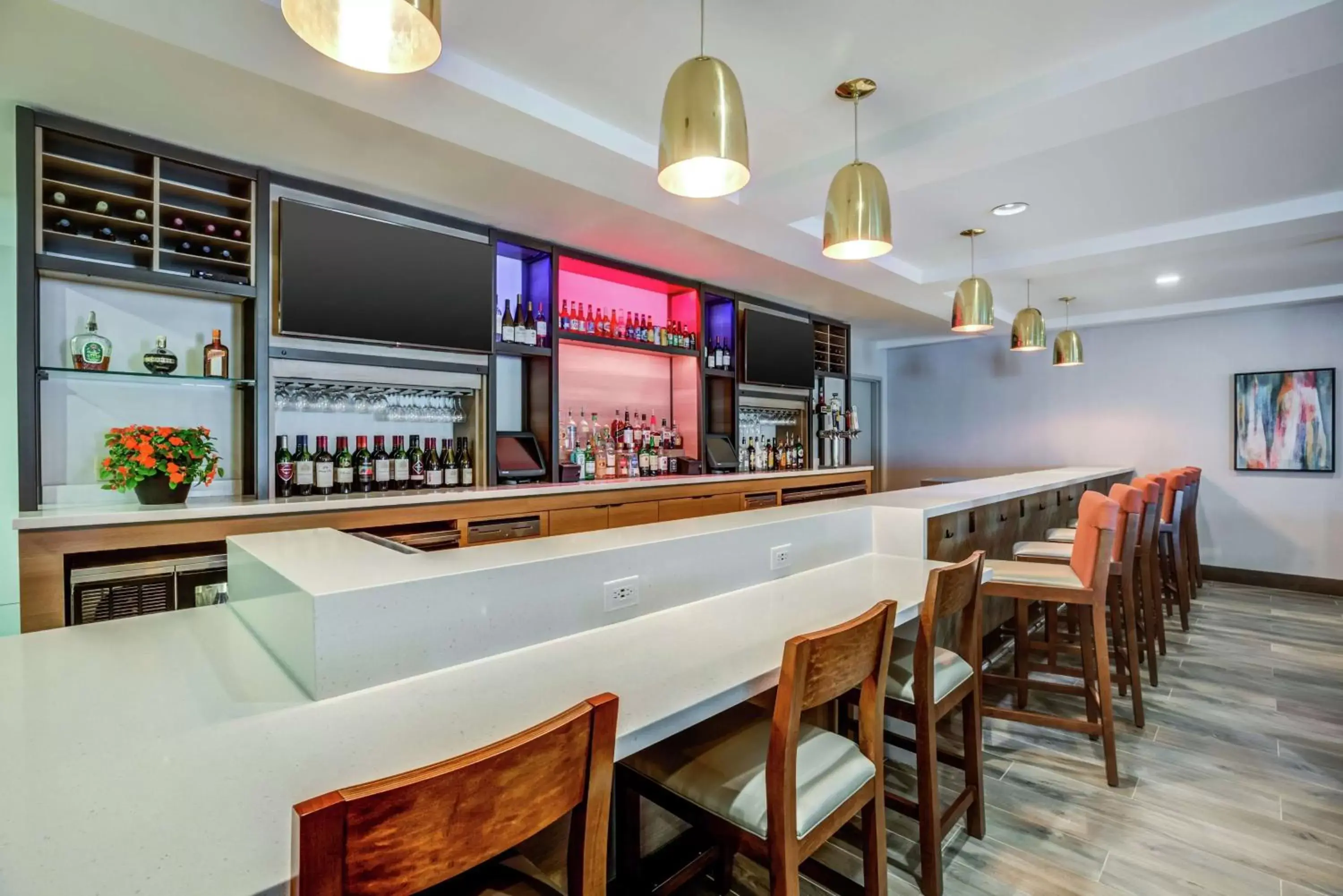 Lounge or bar, Restaurant/Places to Eat in Hilton Garden Inn Boston Waltham