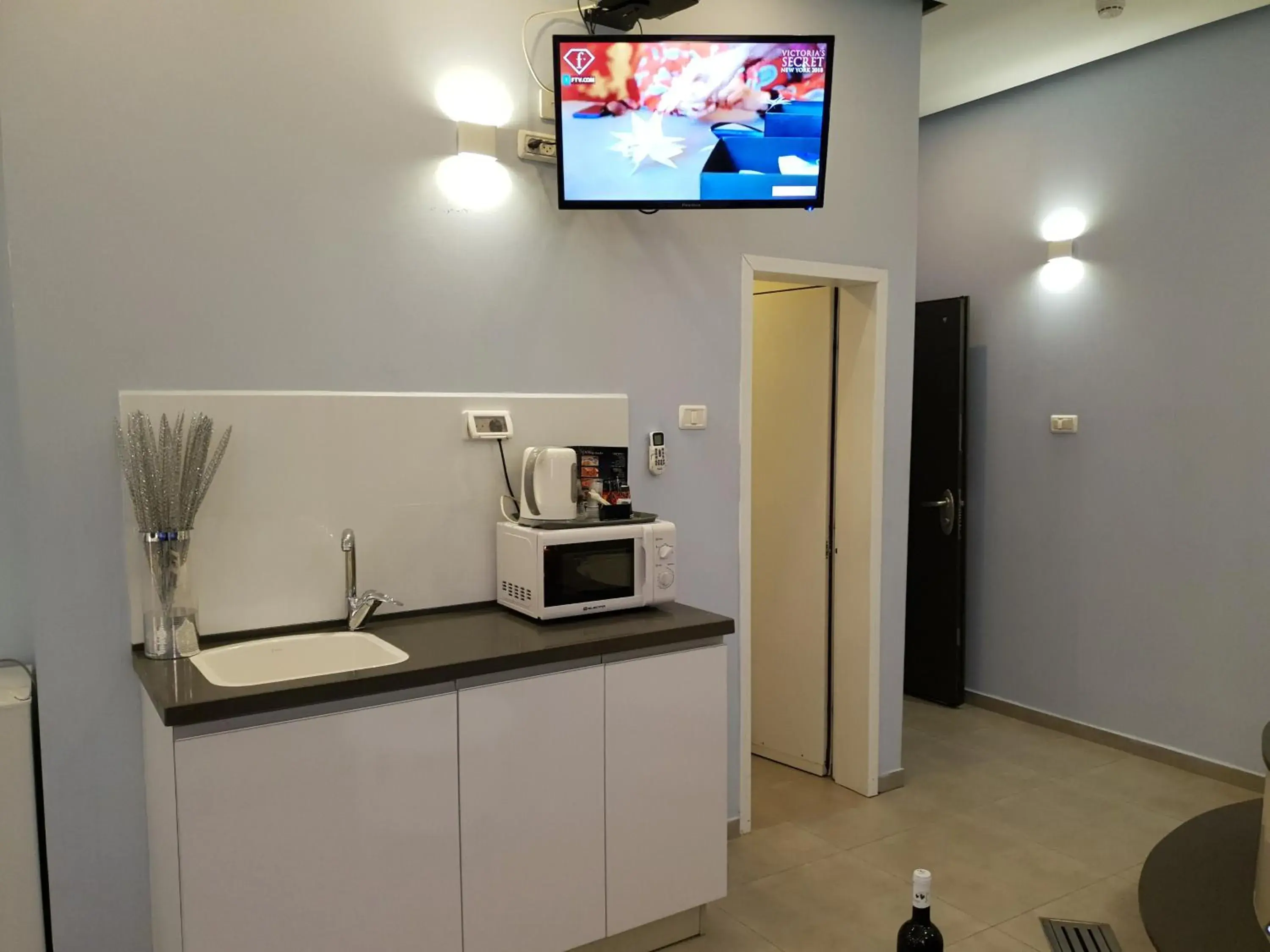 Photo of the whole room, Kitchen/Kitchenette in Spat Hotel Ashdod