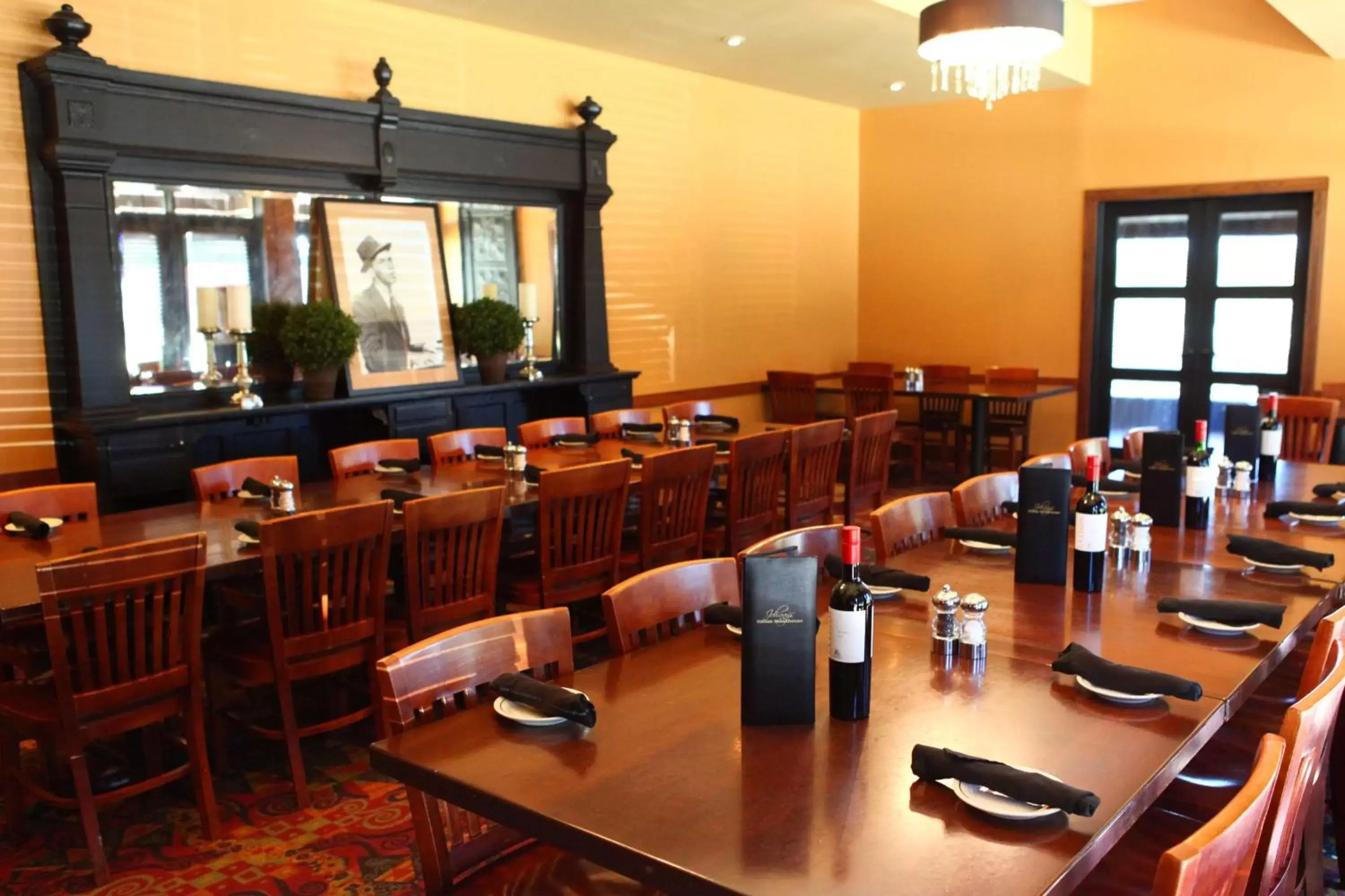 Meeting/conference room, Restaurant/Places to Eat in Doubletree Des Moines Airport
