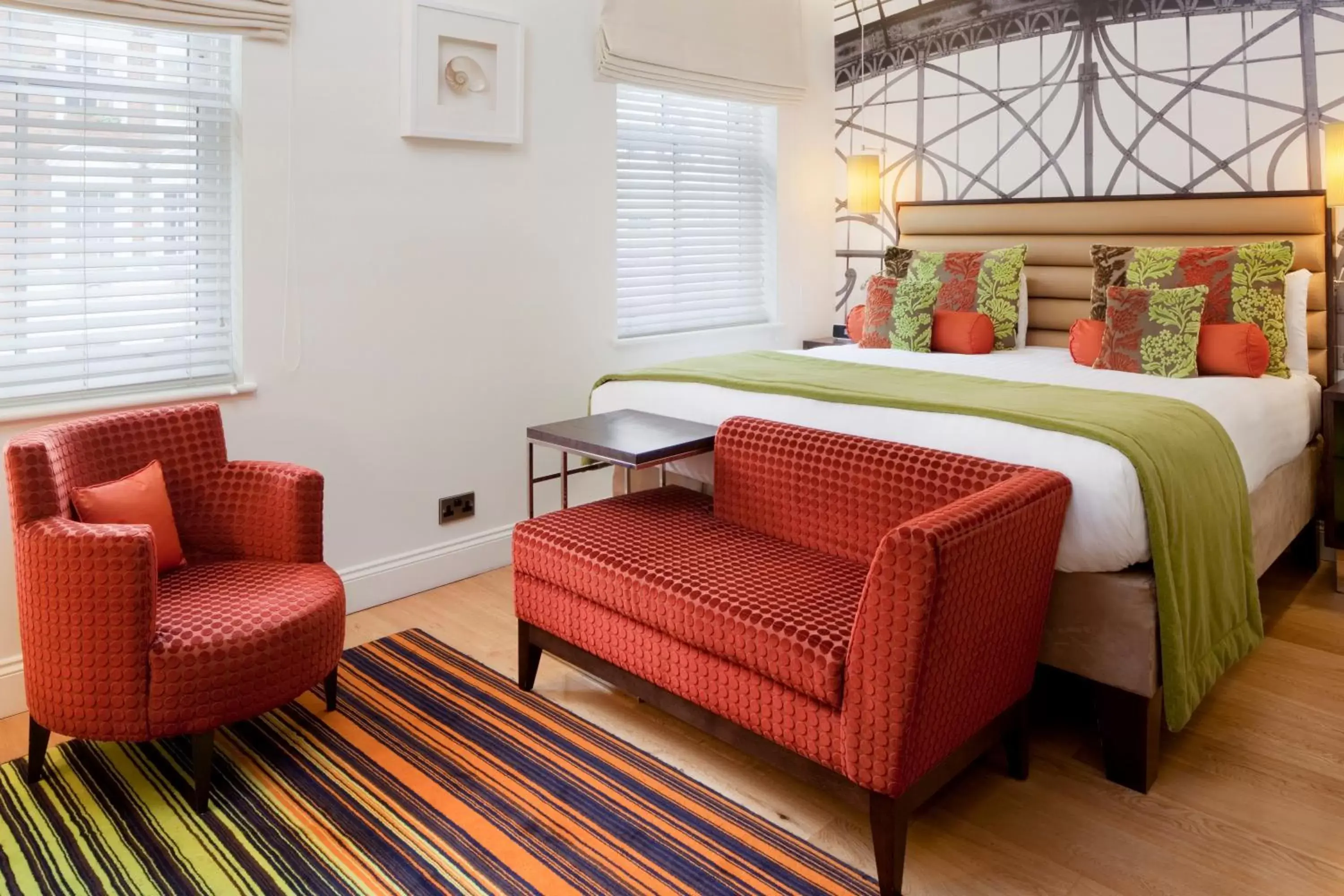 Photo of the whole room in Hotel Indigo London Hyde Park Paddington, an IHG Hotel