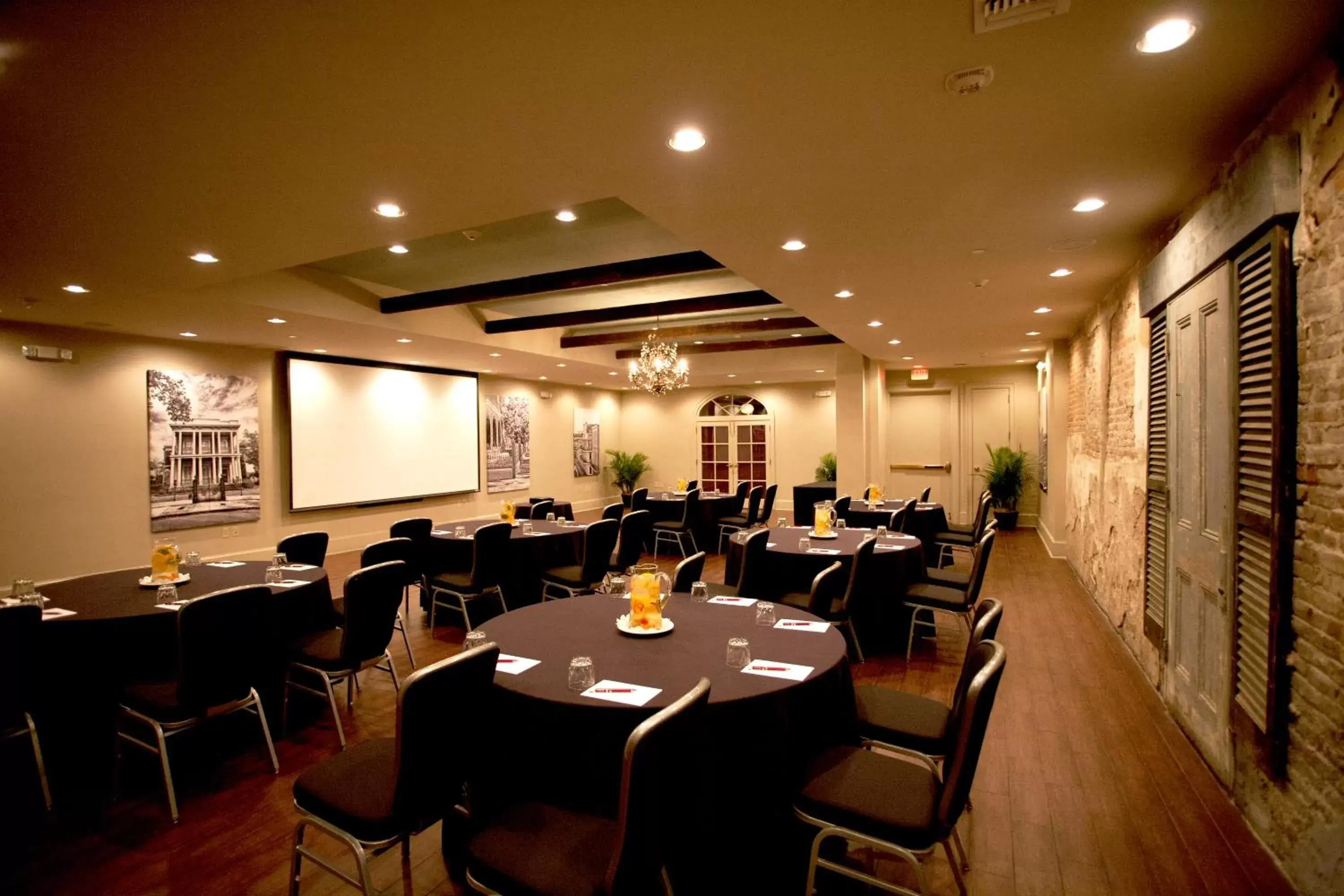 Meeting/conference room, Restaurant/Places to Eat in Hotel Mazarin