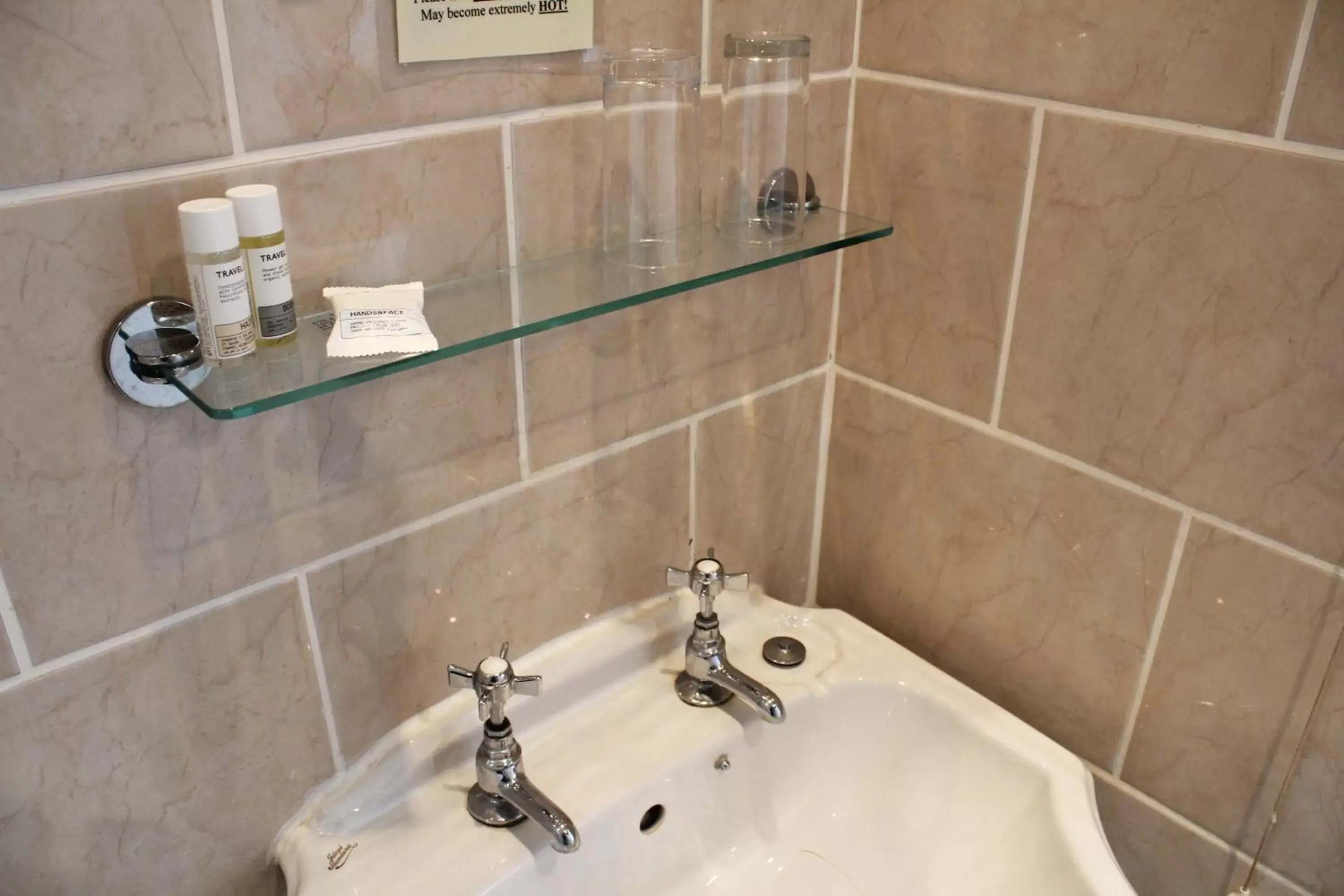 Shower, Bathroom in The Lion Hotel