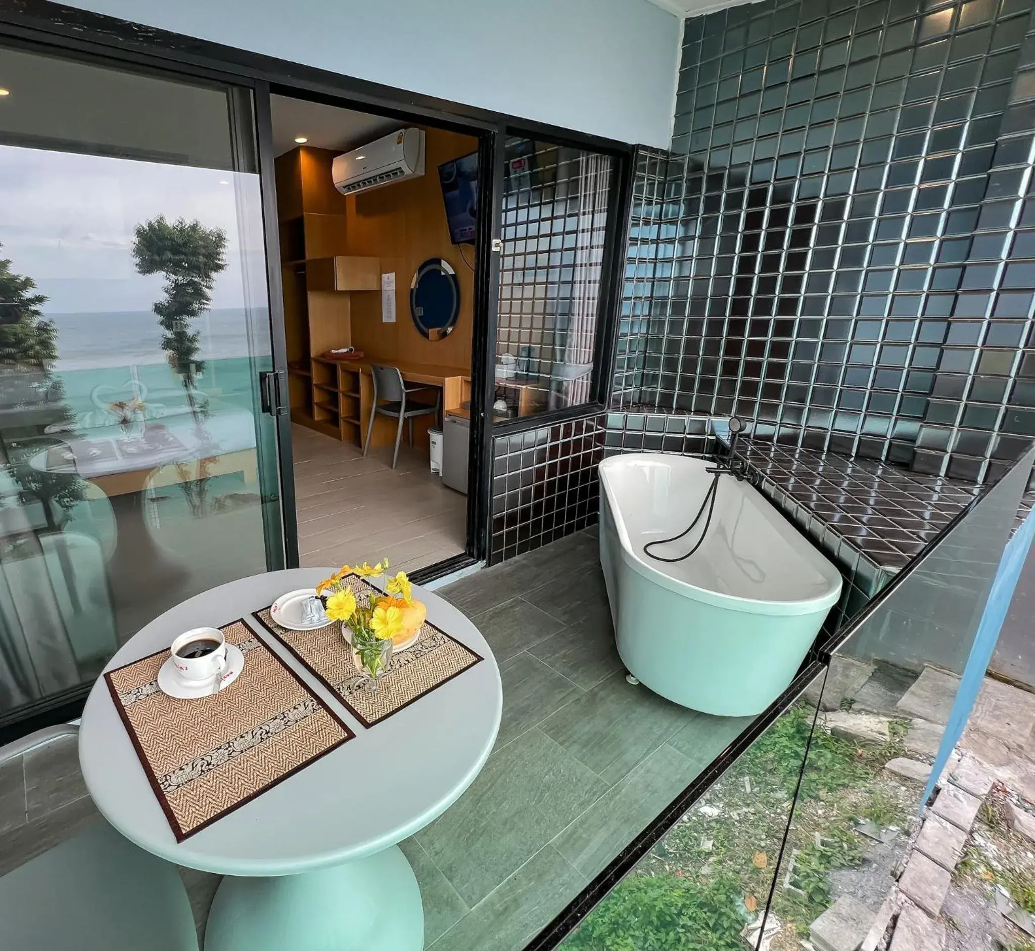 Patio in Cliff Lanta Suite-Koh Lanta Krabi