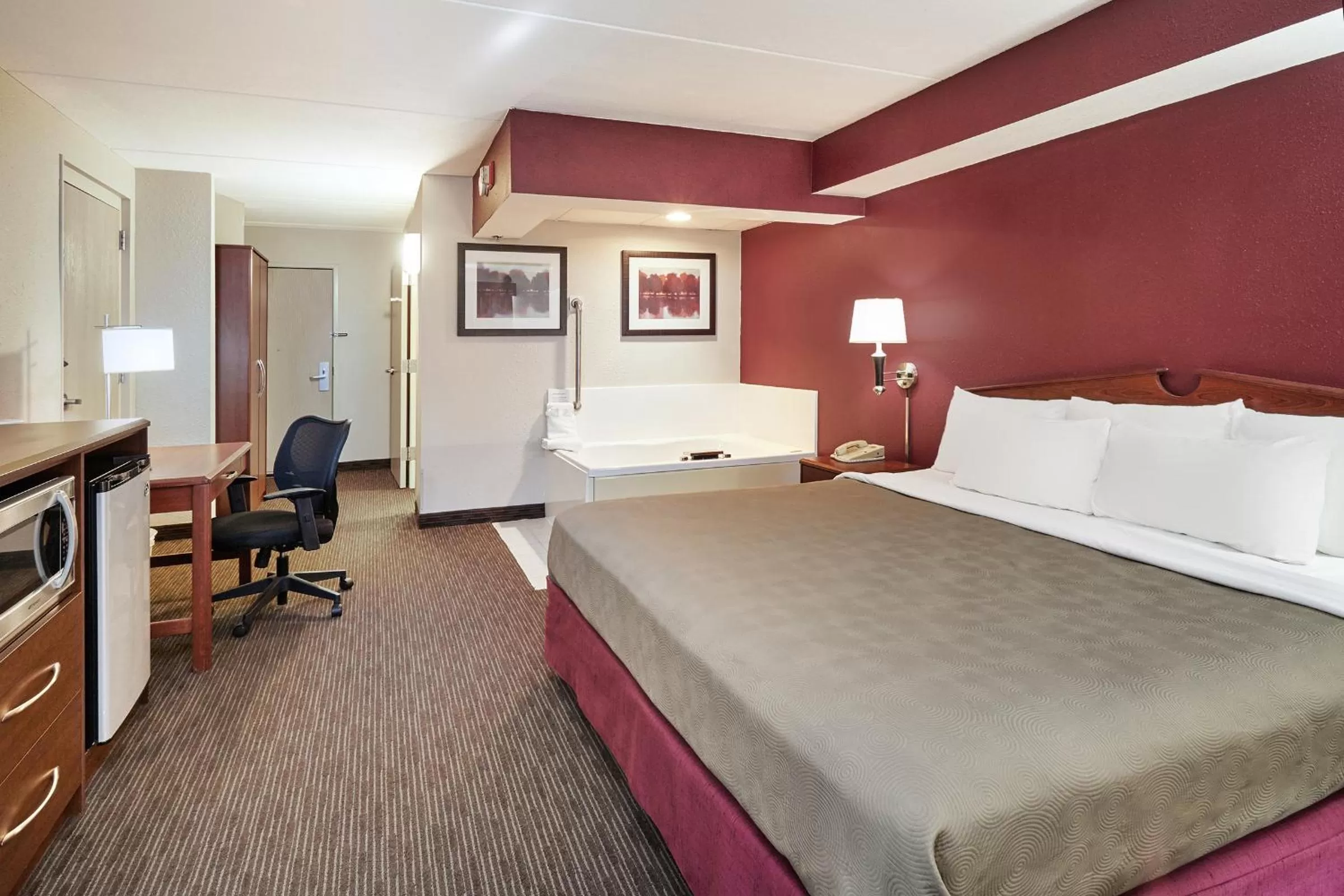 Bed in AmericInn by Wyndham Douglas/Saugatuck