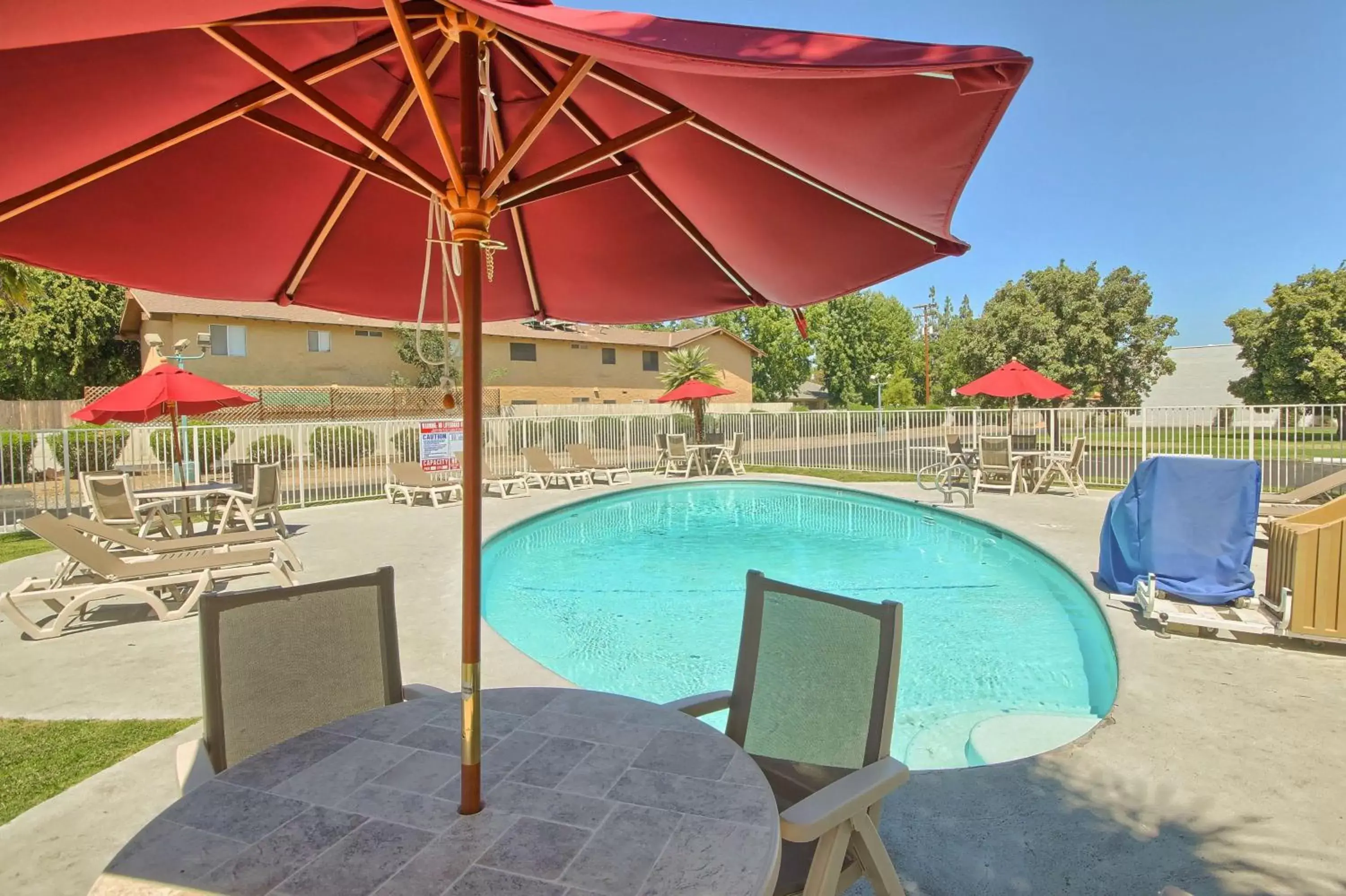 Pool view, Swimming Pool in Motel 6-Fresno, CA - Blackstone North